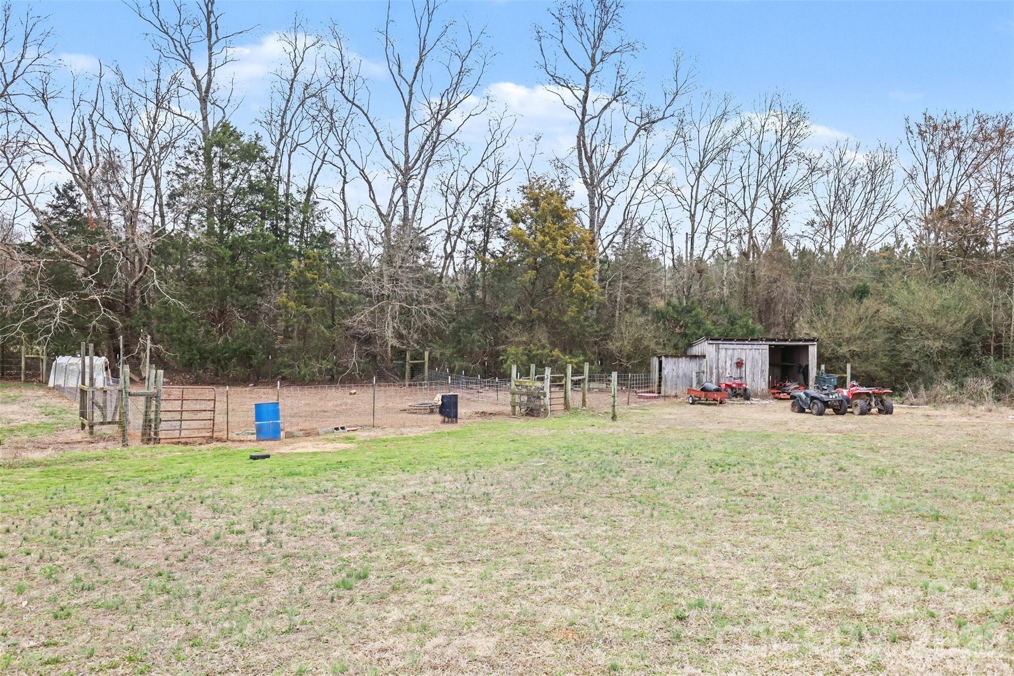 2262 Center Road — Chester