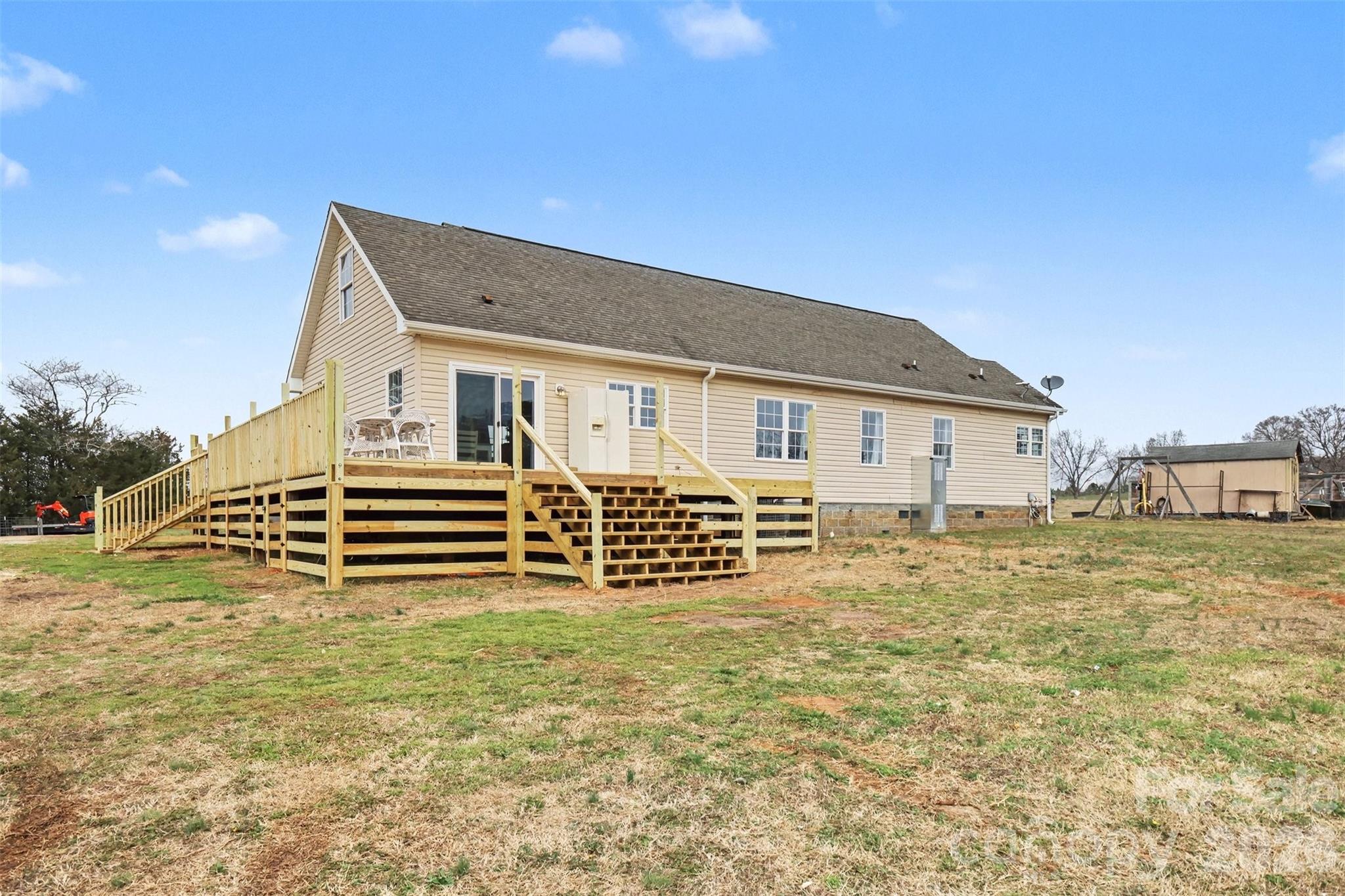 2262 Center Road — Chester