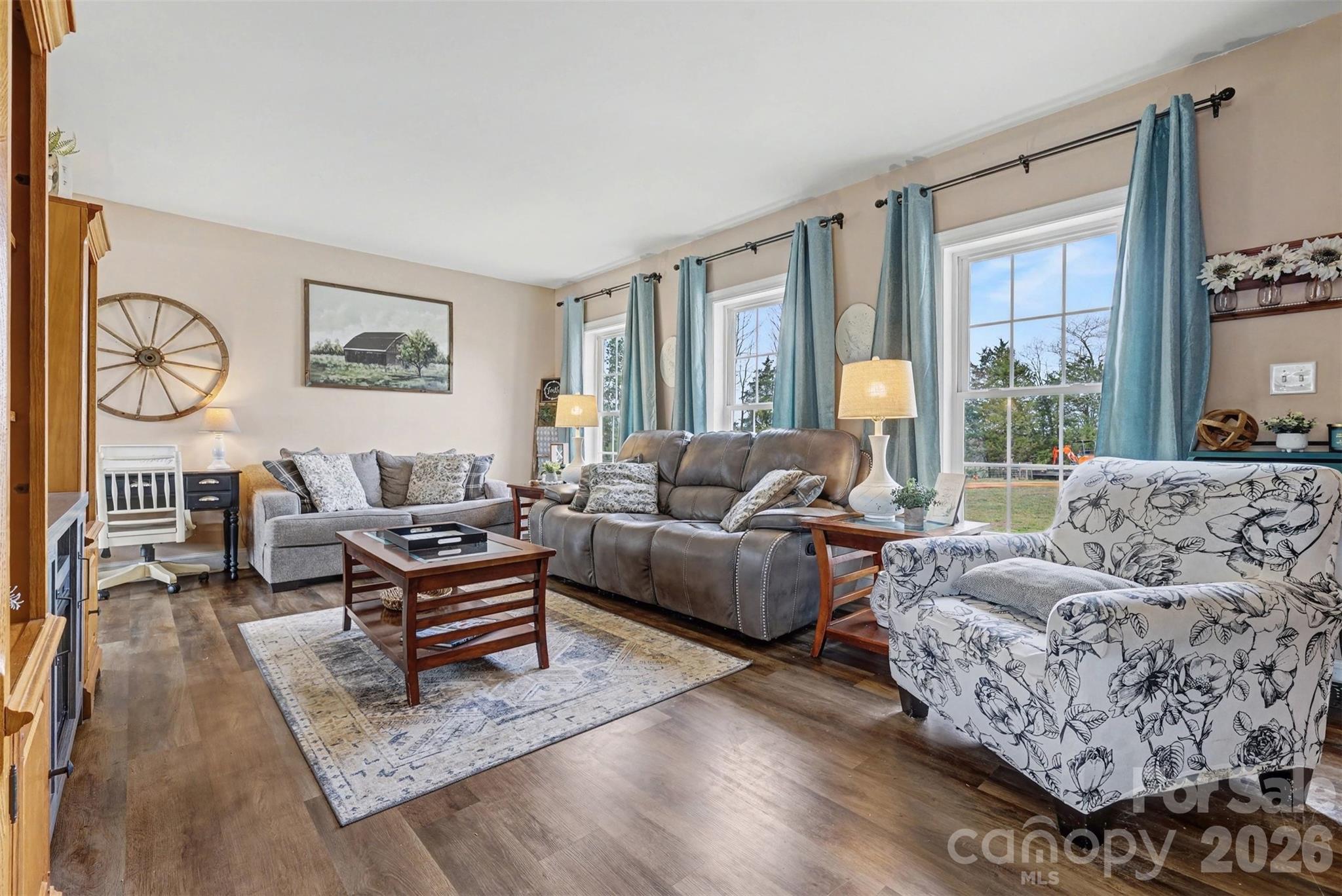 2262 Center Road — Chester