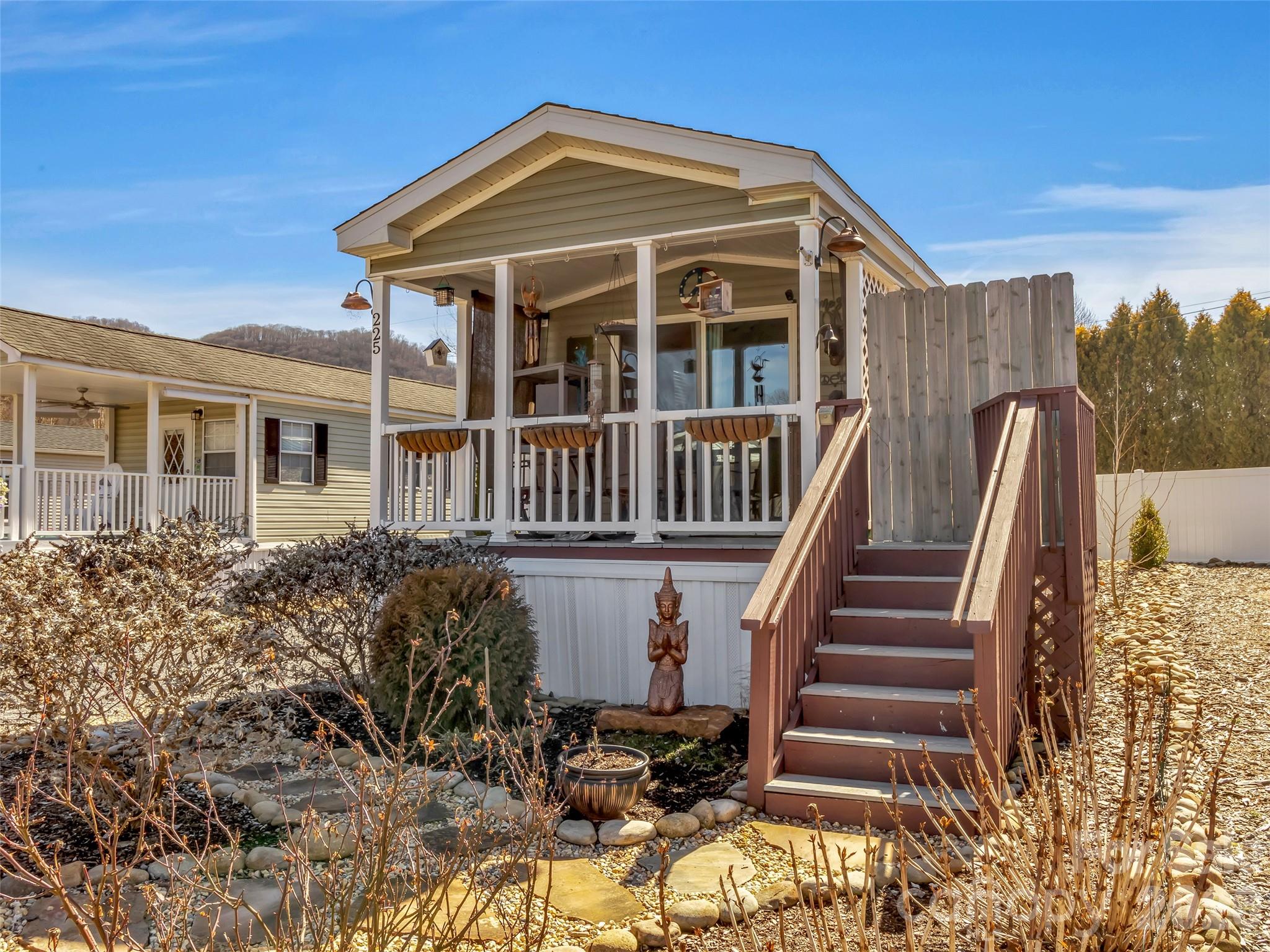 225 Pike Point — Waynesville