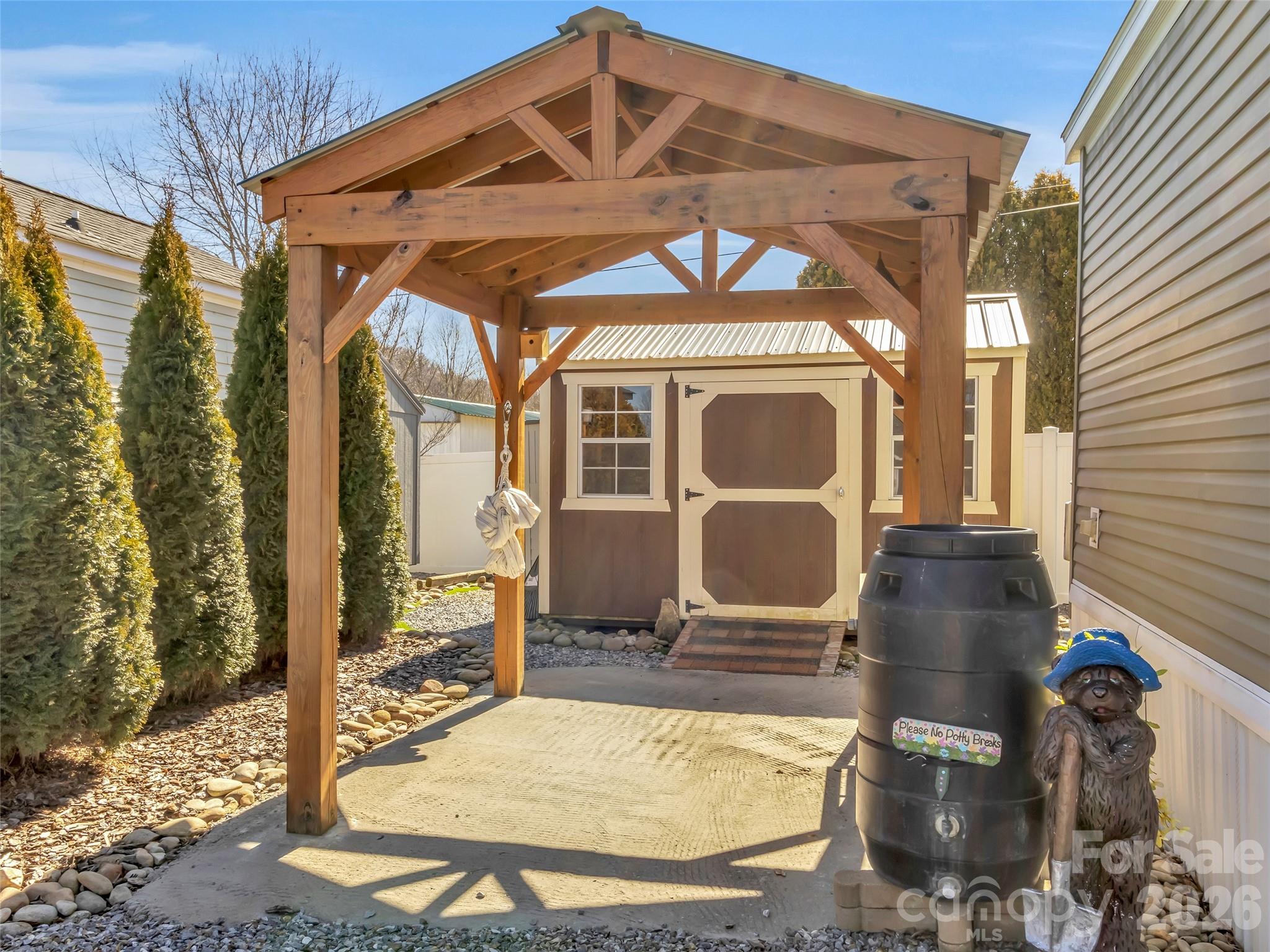 225 Pike Point — Waynesville
