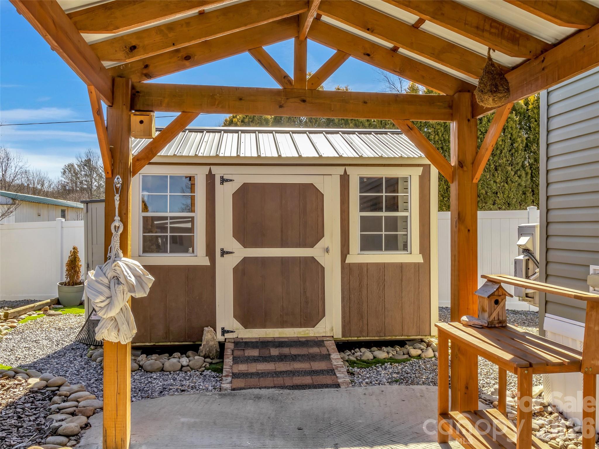 225 Pike Point — Waynesville