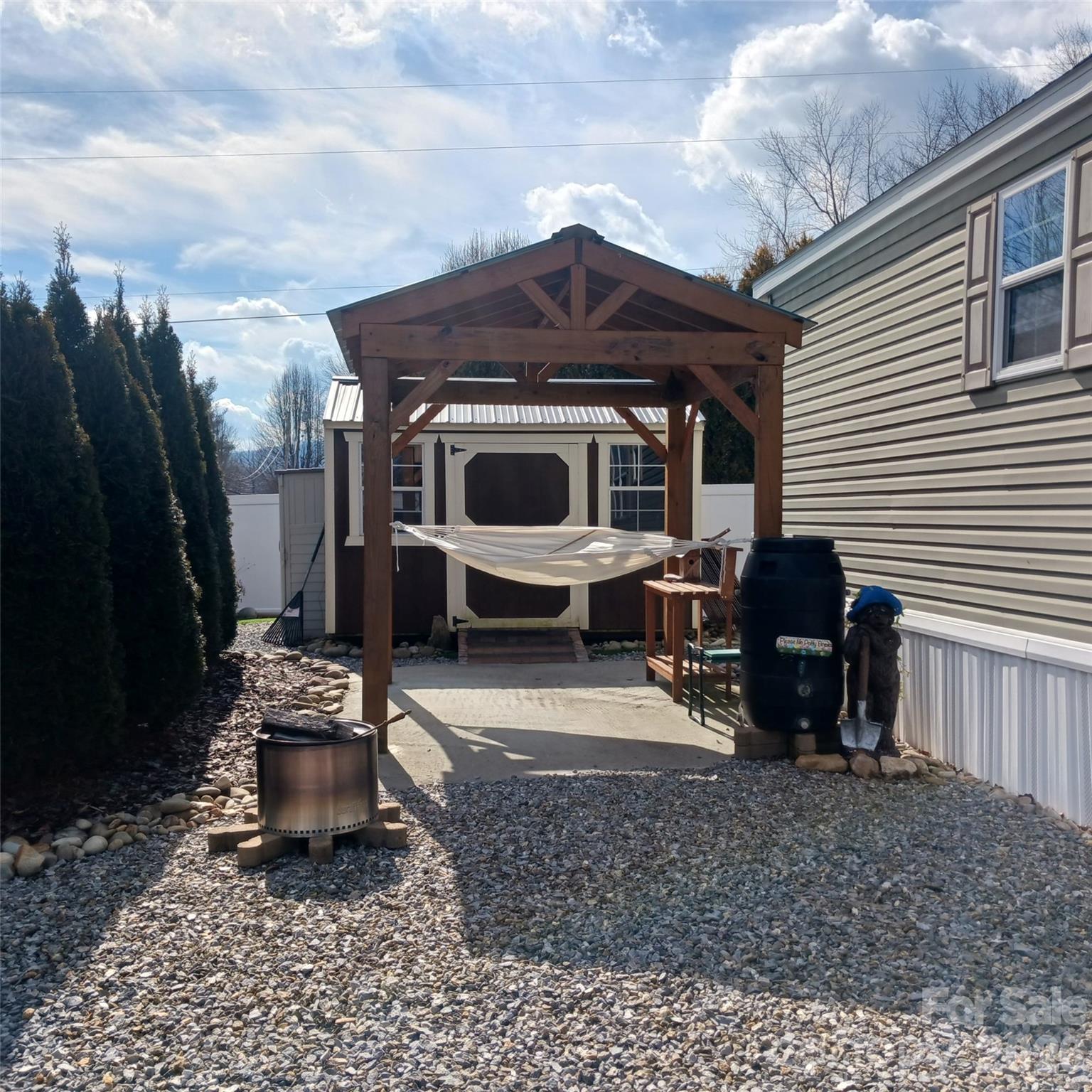225 Pike Point — Waynesville