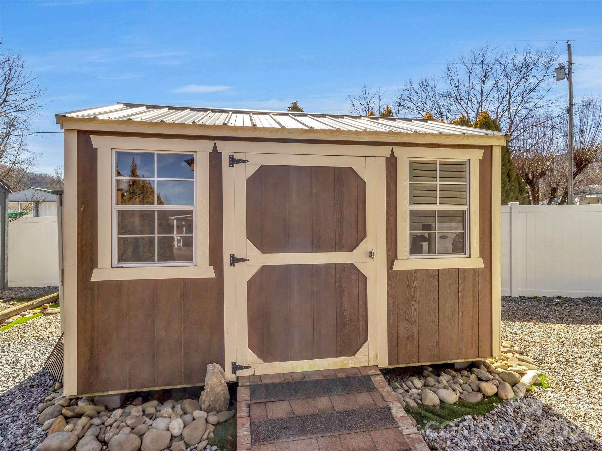 225 Pike Point — Waynesville