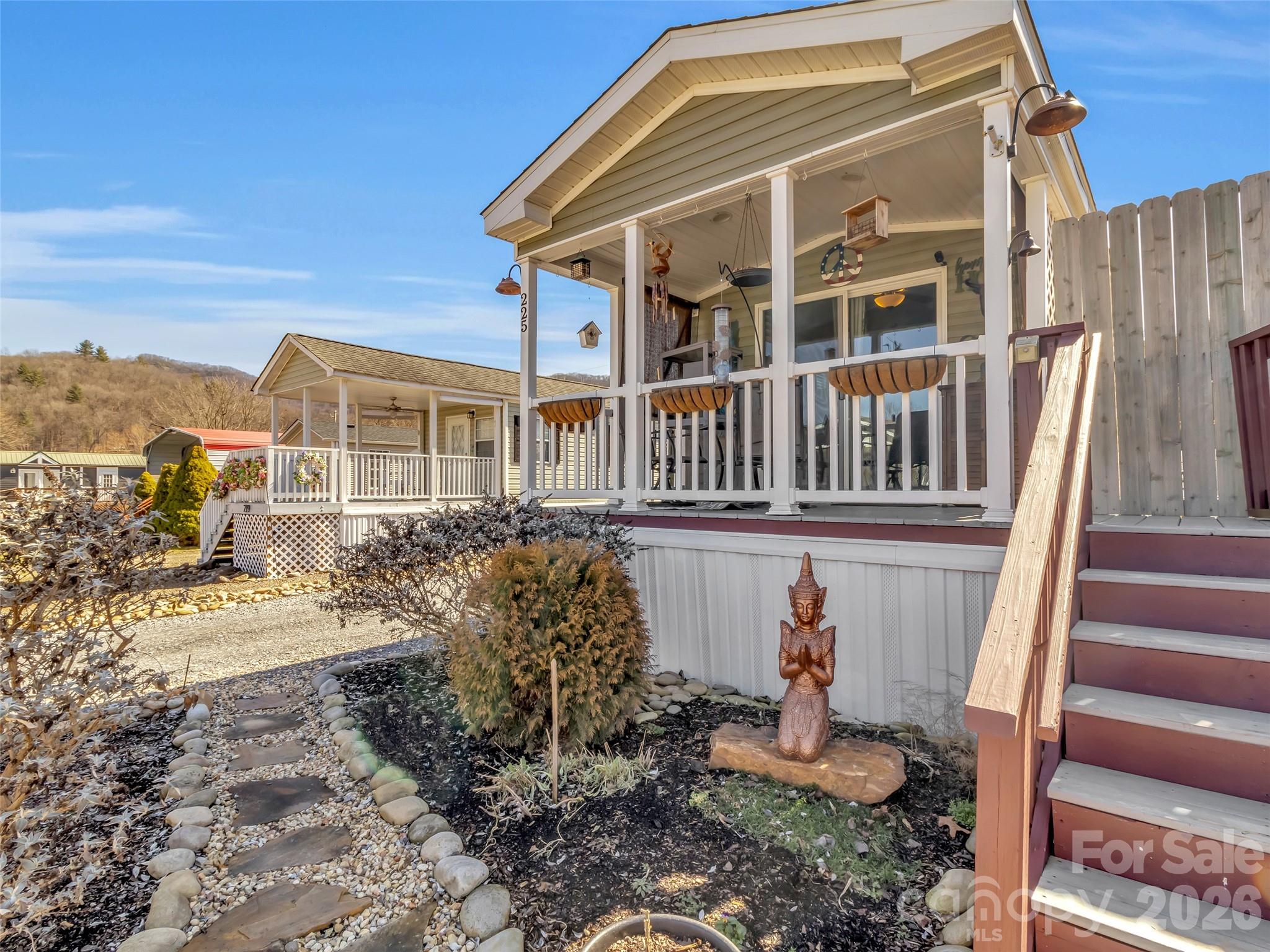225 Pike Point — Waynesville