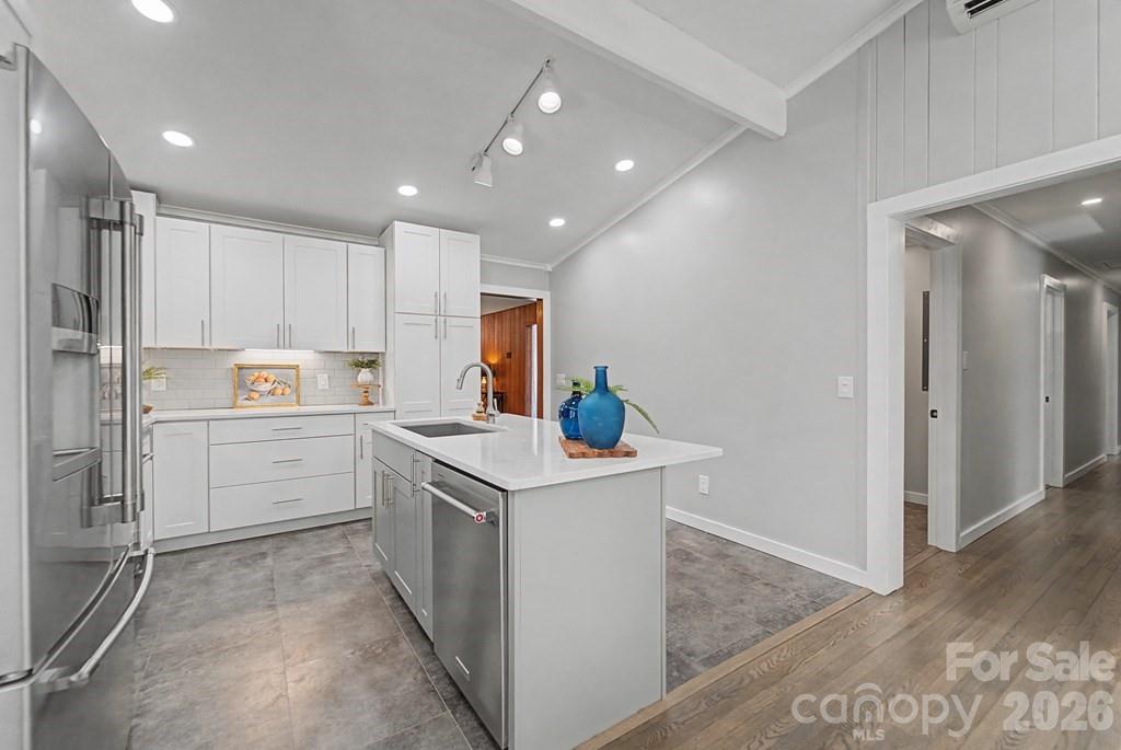 240 North Country Club Drive — Cullowhee