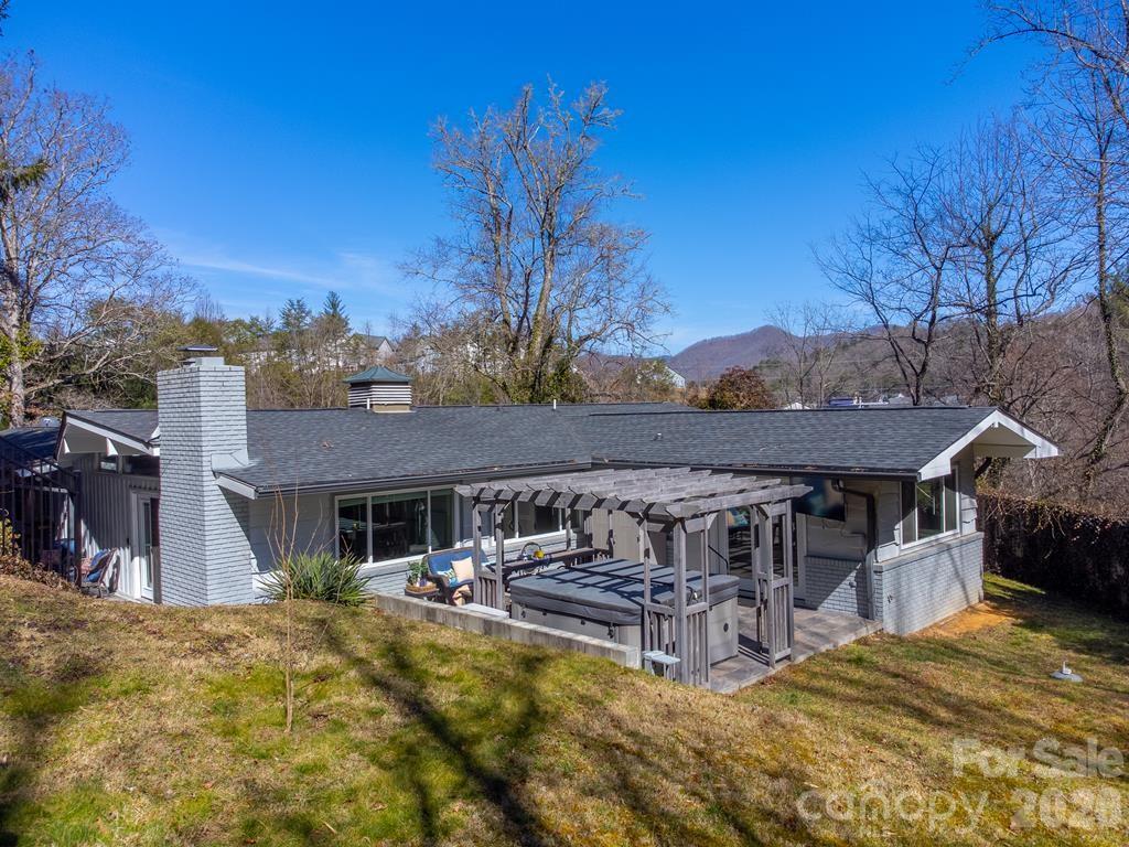 240 North Country Club Drive — Cullowhee