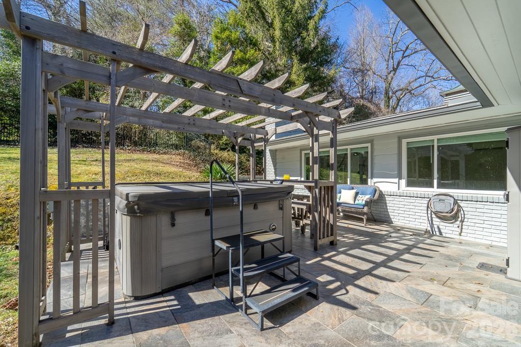 240 North Country Club Drive — Cullowhee