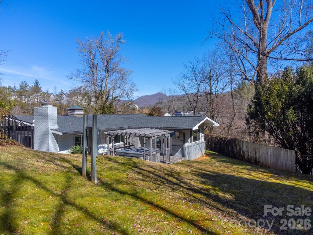 240 North Country Club Drive — Cullowhee