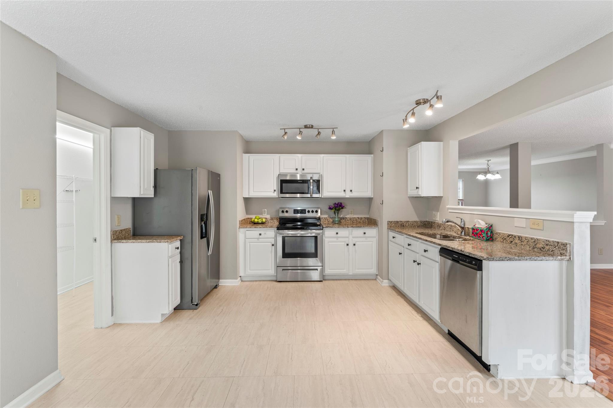 4208 Shasta Circle — Clover