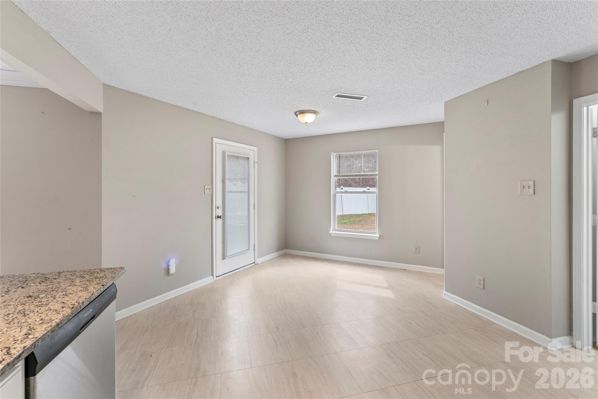 4208 Shasta Circle — Clover