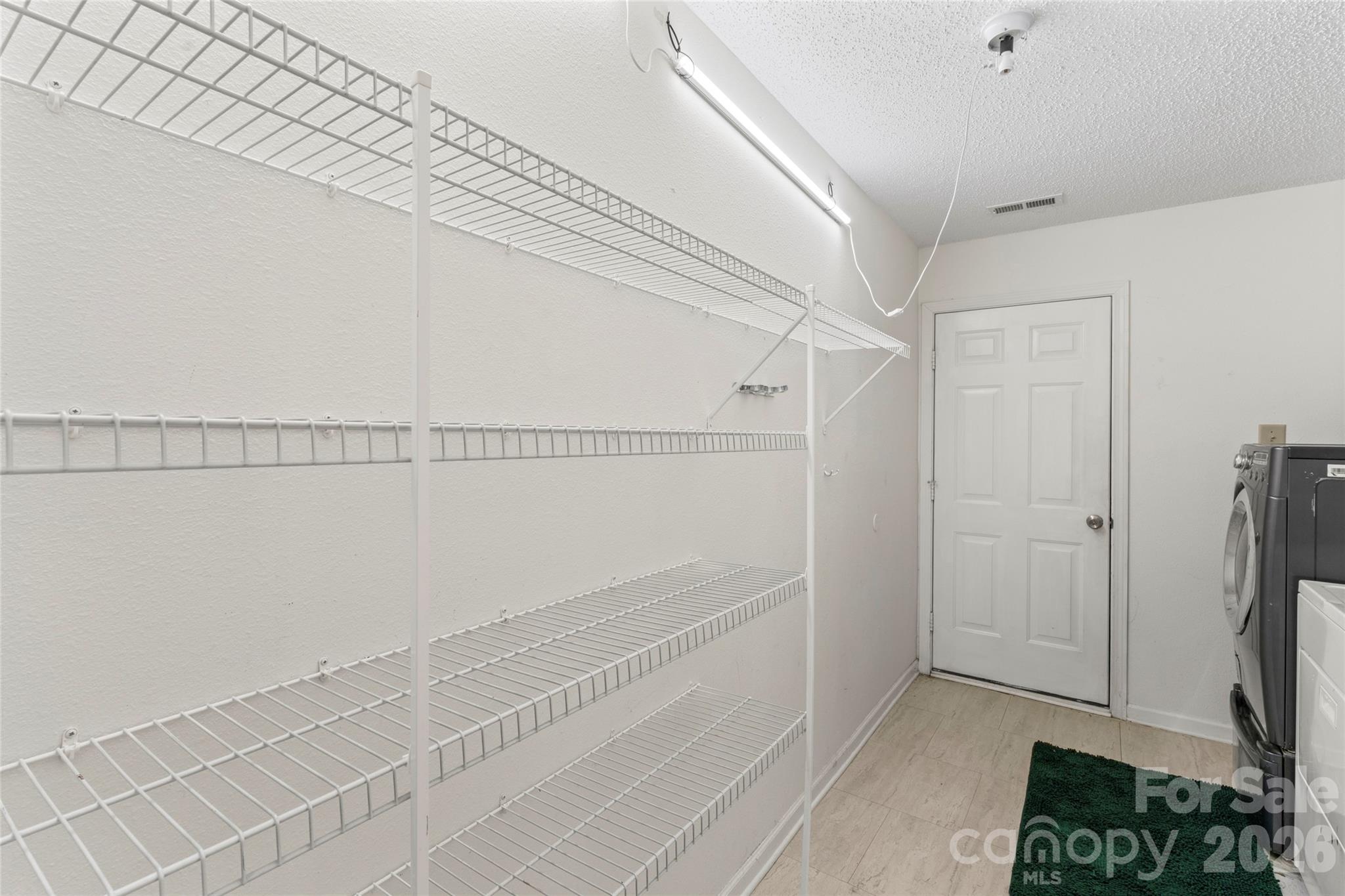 4208 Shasta Circle — Clover
