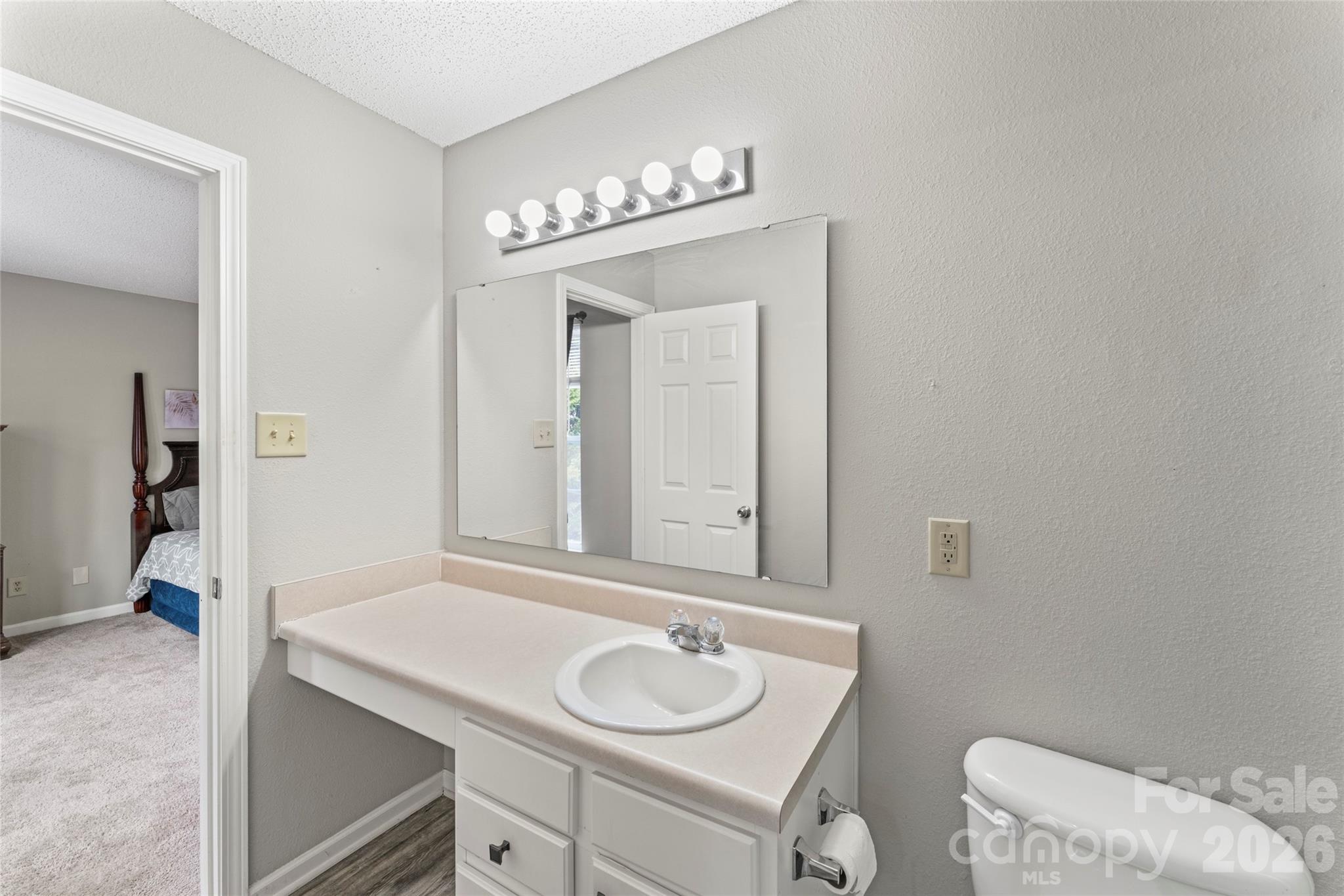 4208 Shasta Circle — Clover