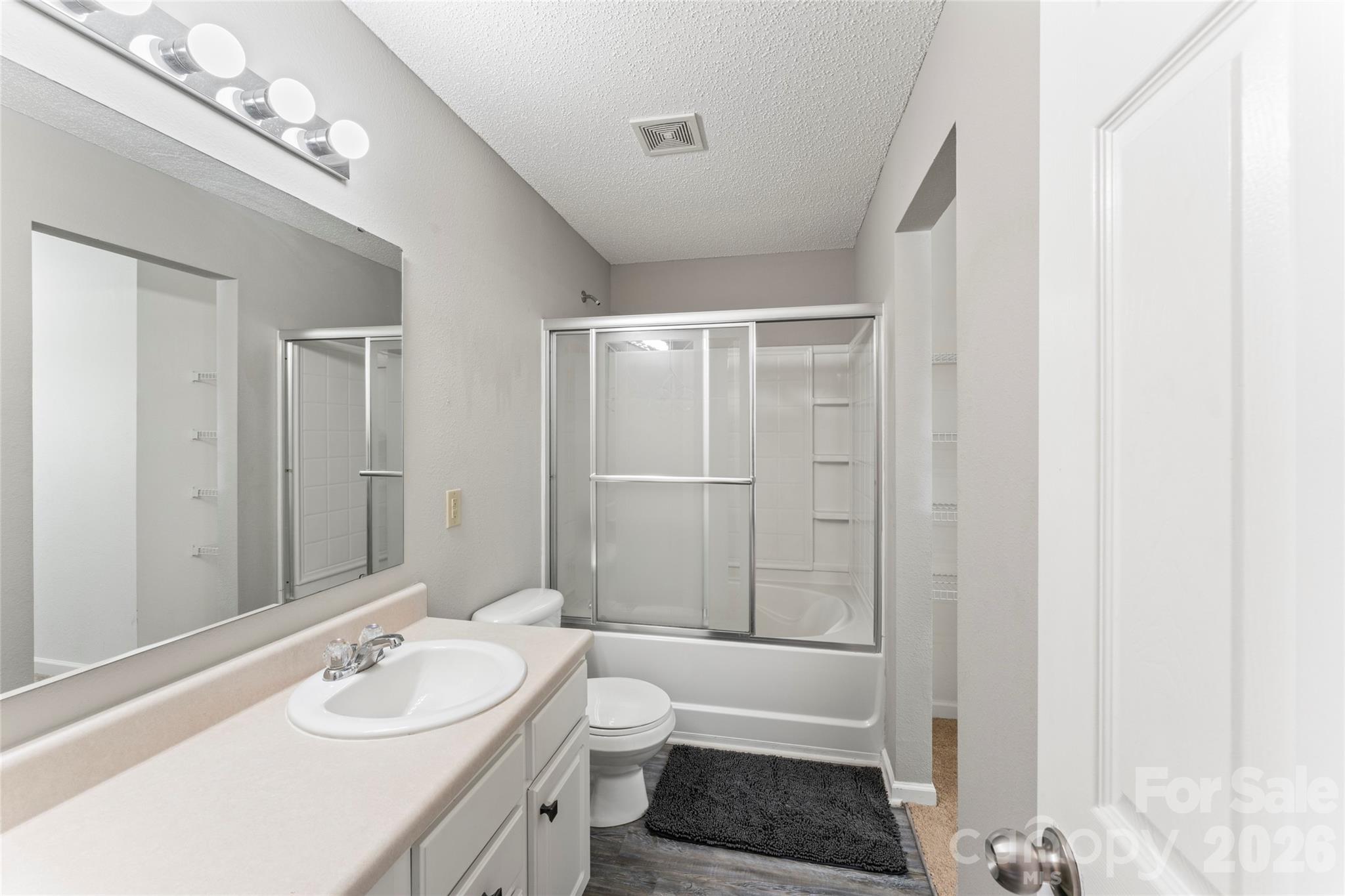 4208 Shasta Circle — Clover