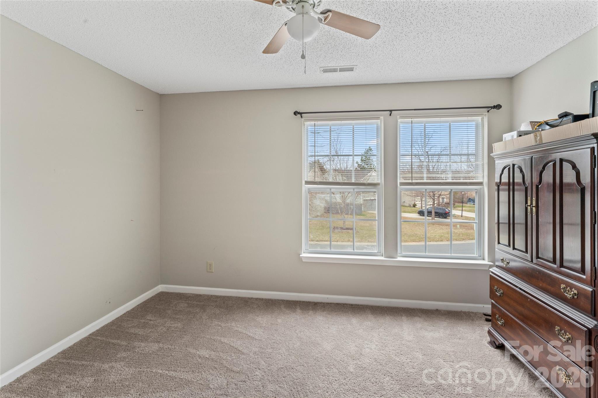 4208 Shasta Circle — Clover