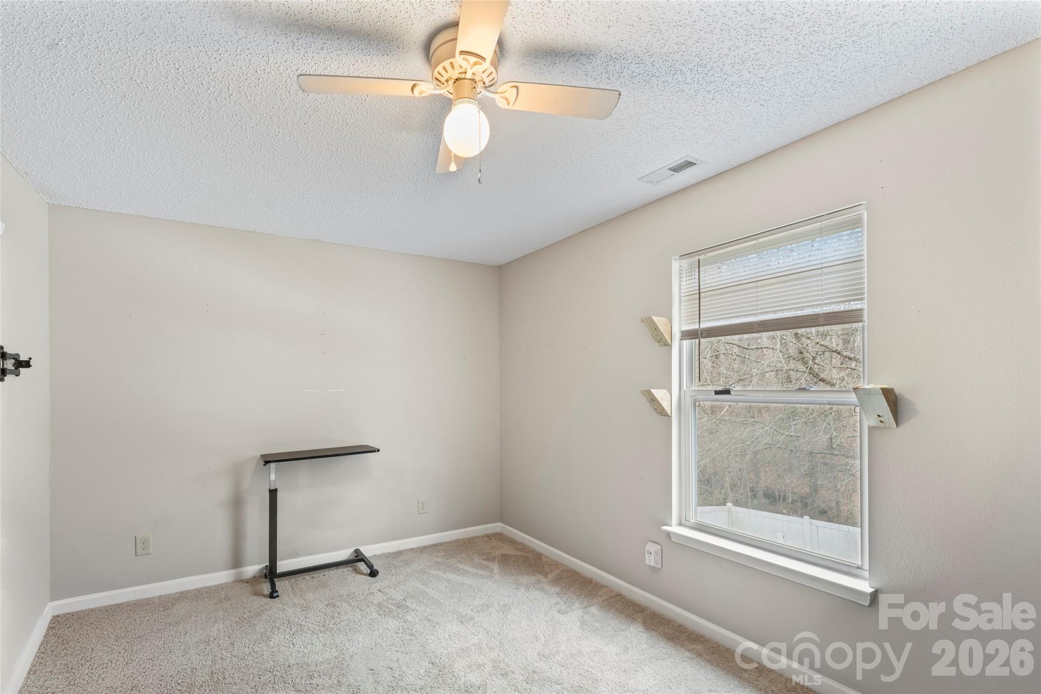 4208 Shasta Circle — Clover