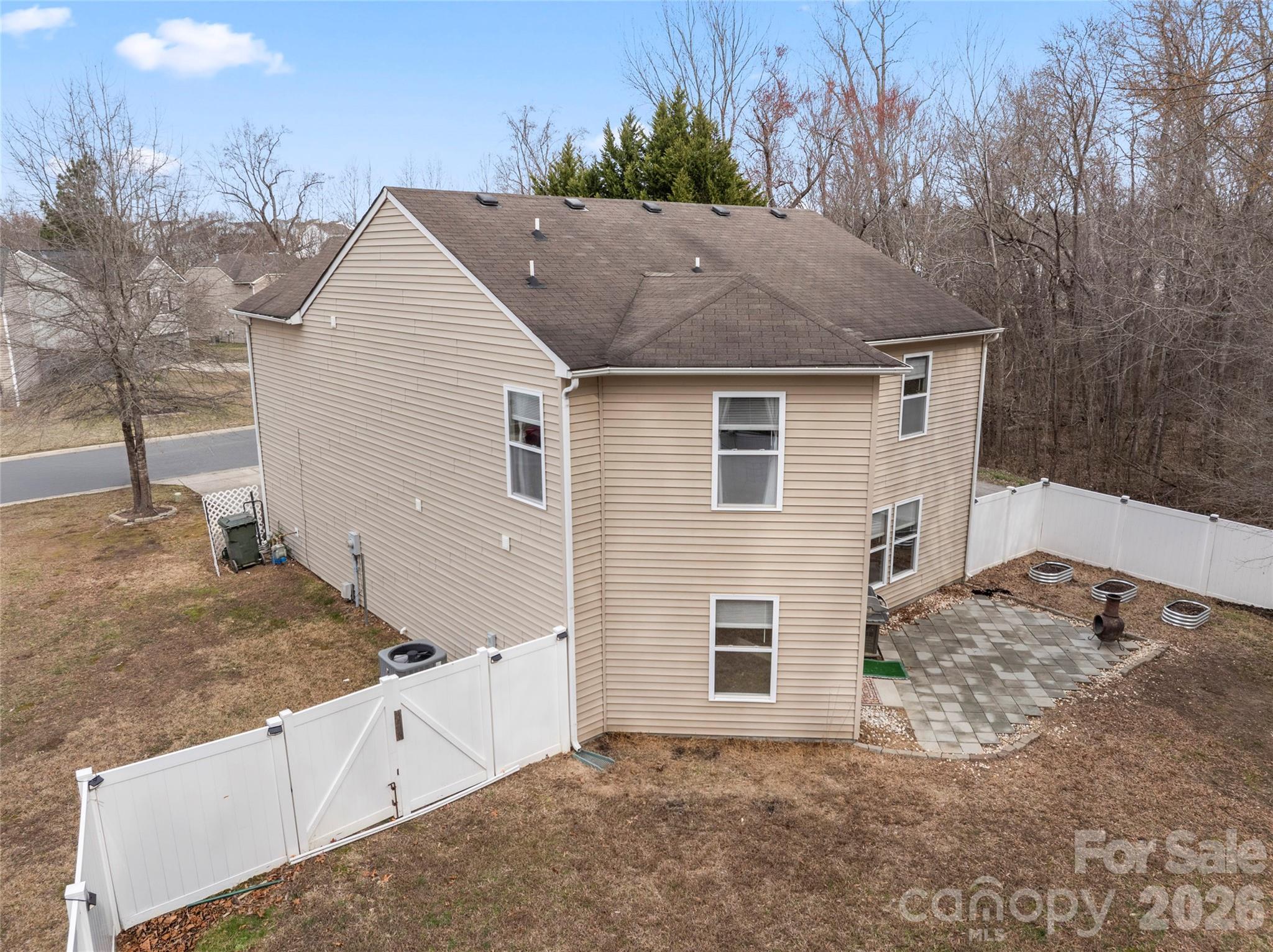 4208 Shasta Circle — Clover
