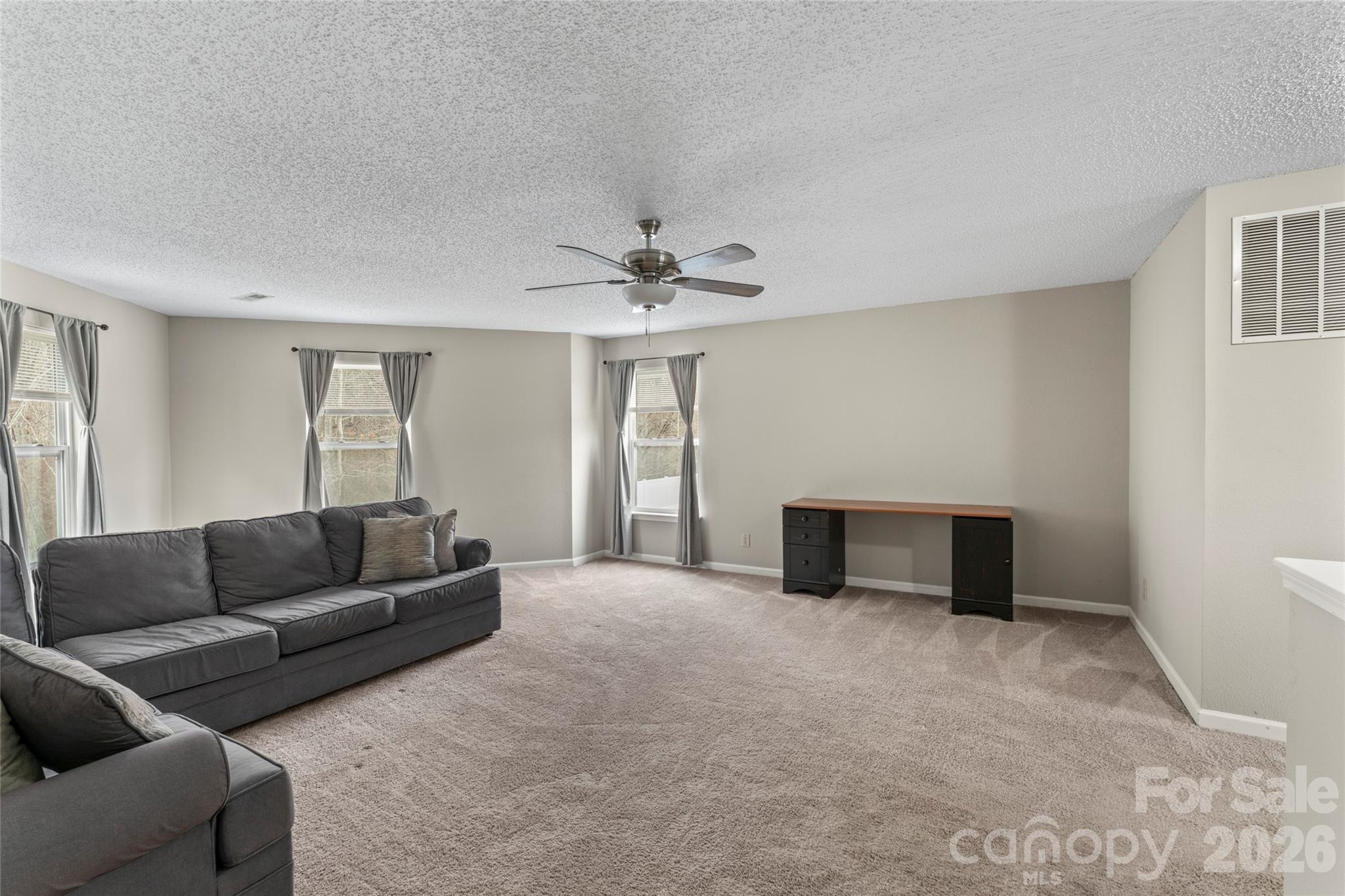 4208 Shasta Circle — Clover