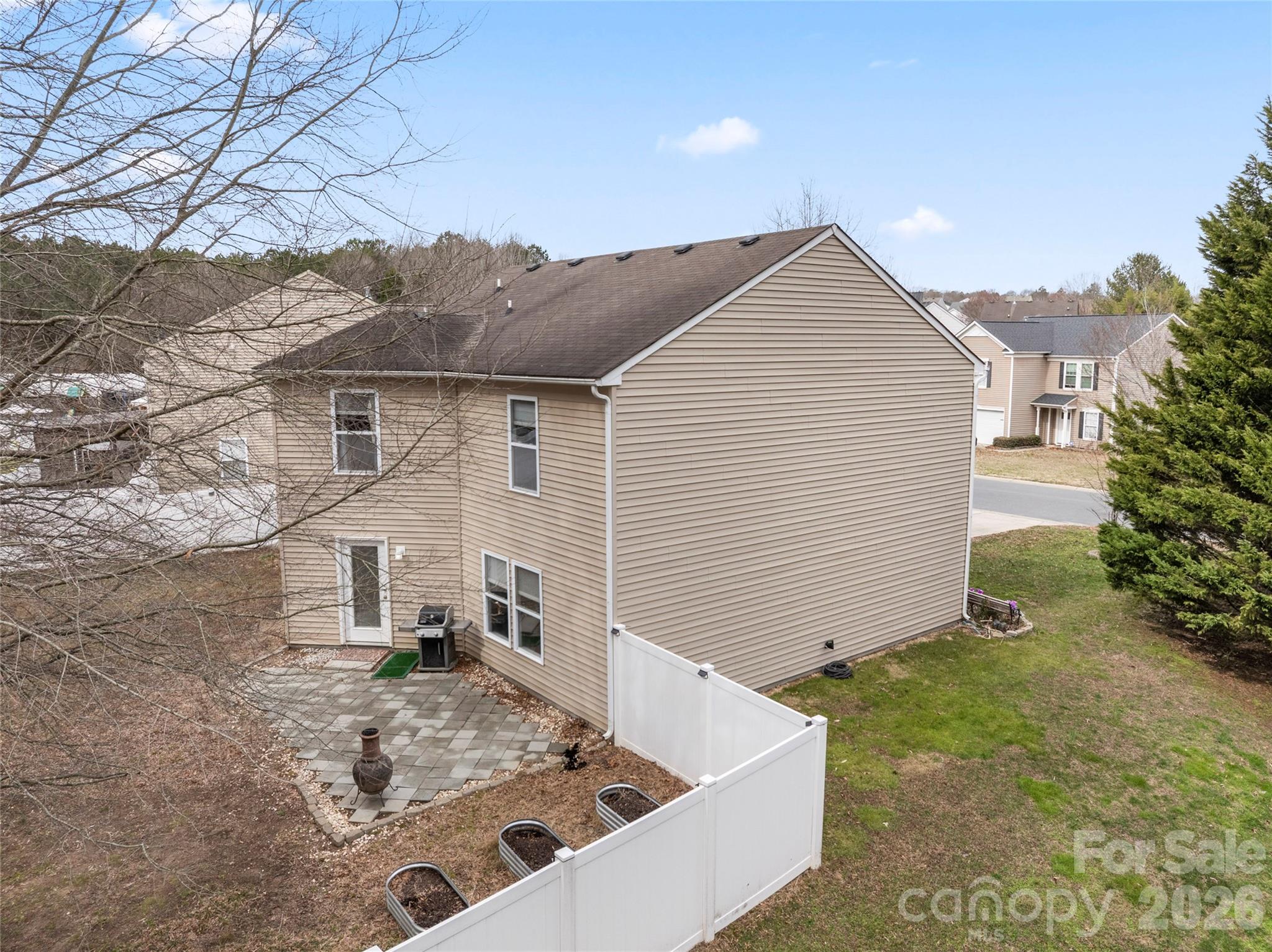 4208 Shasta Circle — Clover
