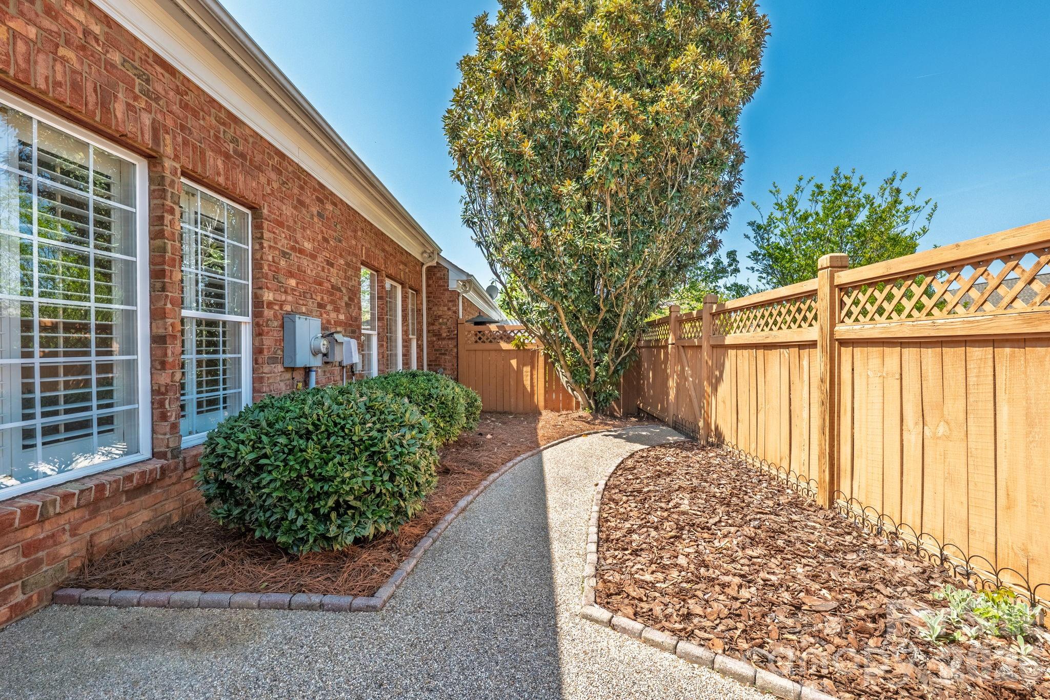 10879 Rogalla Drive — Charlotte