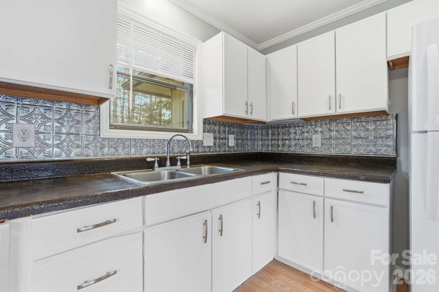 714 Farmington Circle — Hendersonville