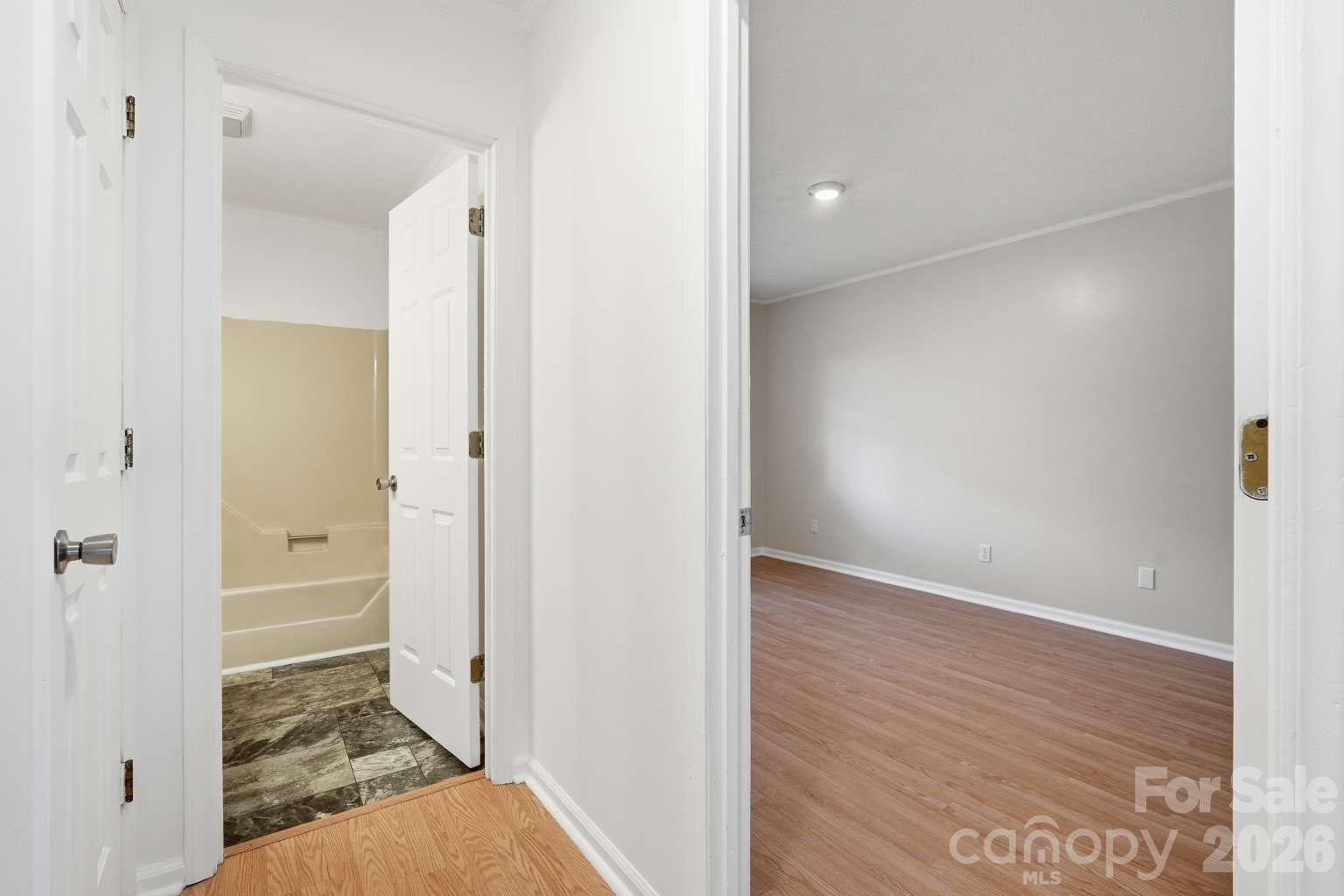 714 Farmington Circle — Hendersonville