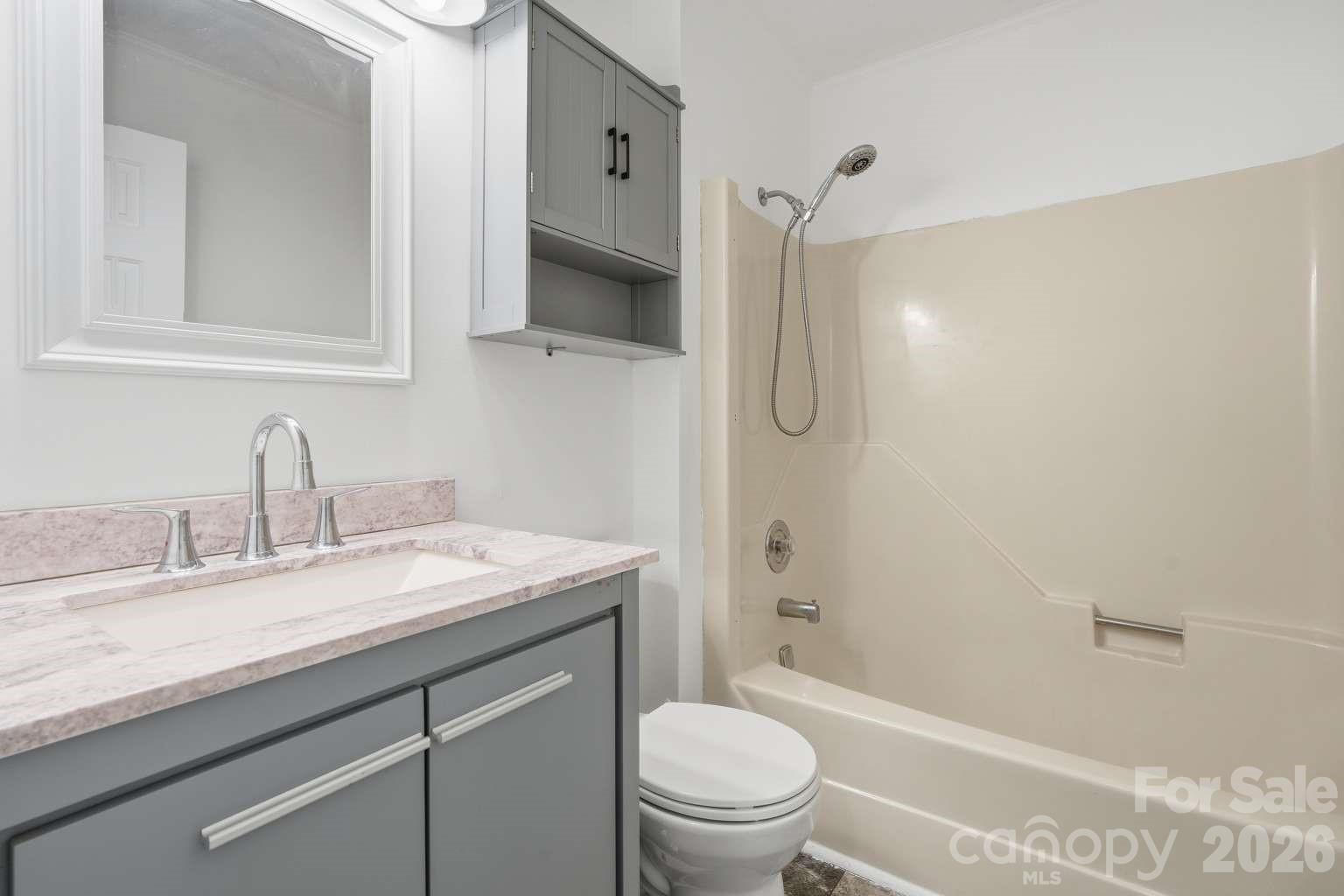 714 Farmington Circle — Hendersonville