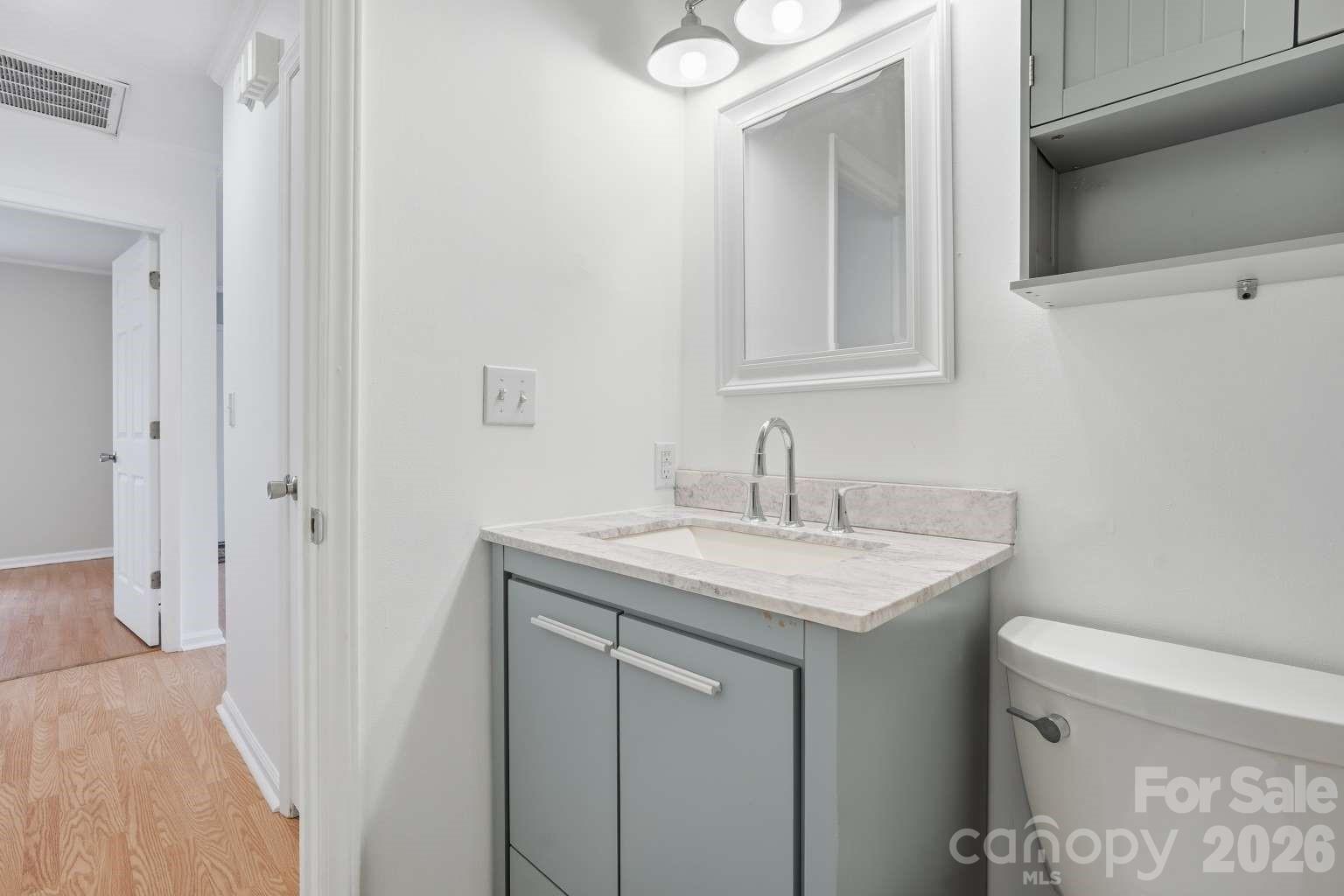 714 Farmington Circle — Hendersonville