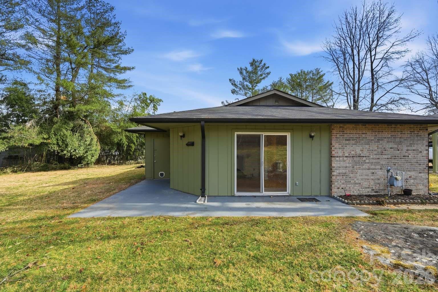 714 Farmington Circle — Hendersonville