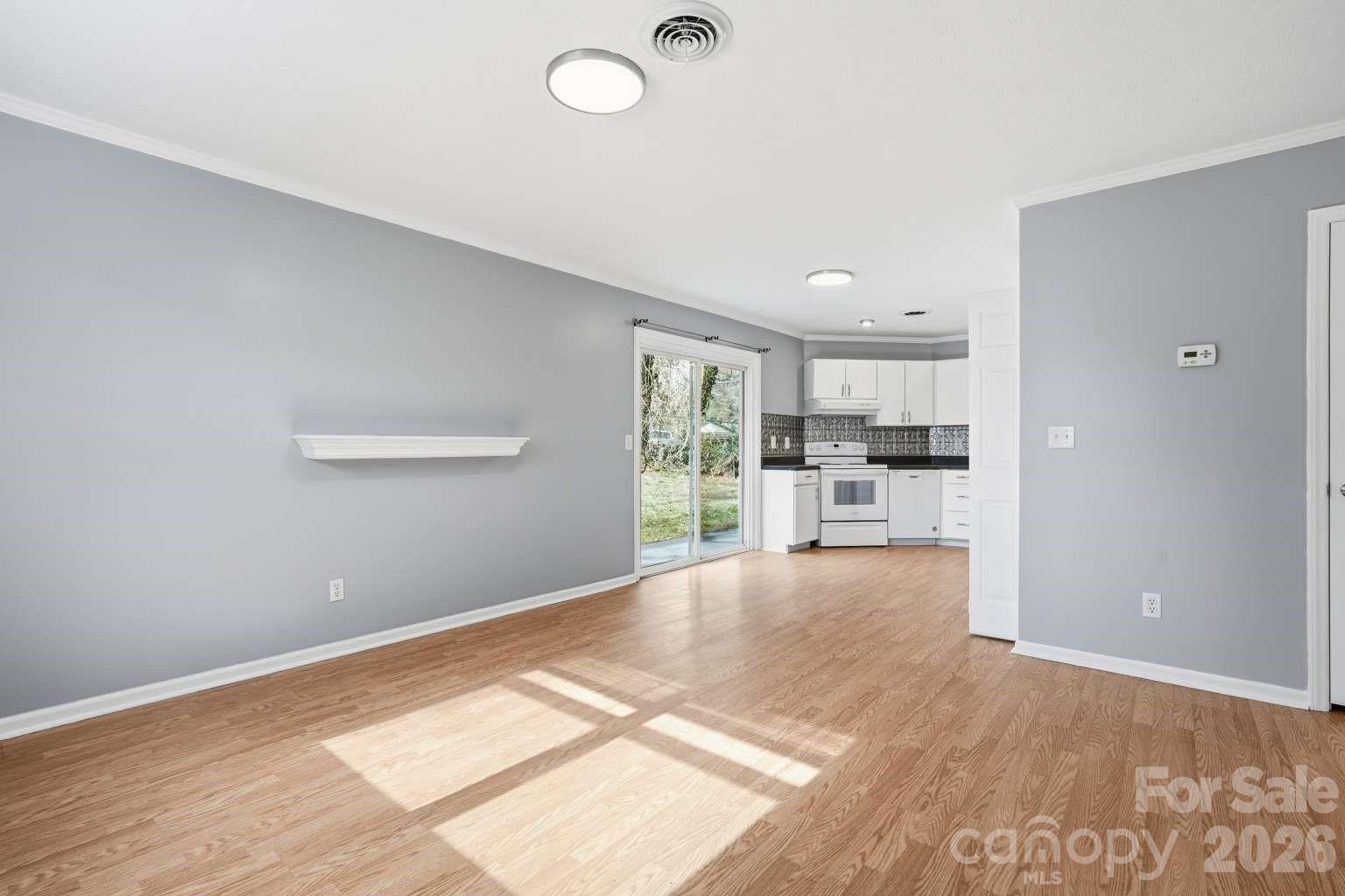 714 Farmington Circle — Hendersonville