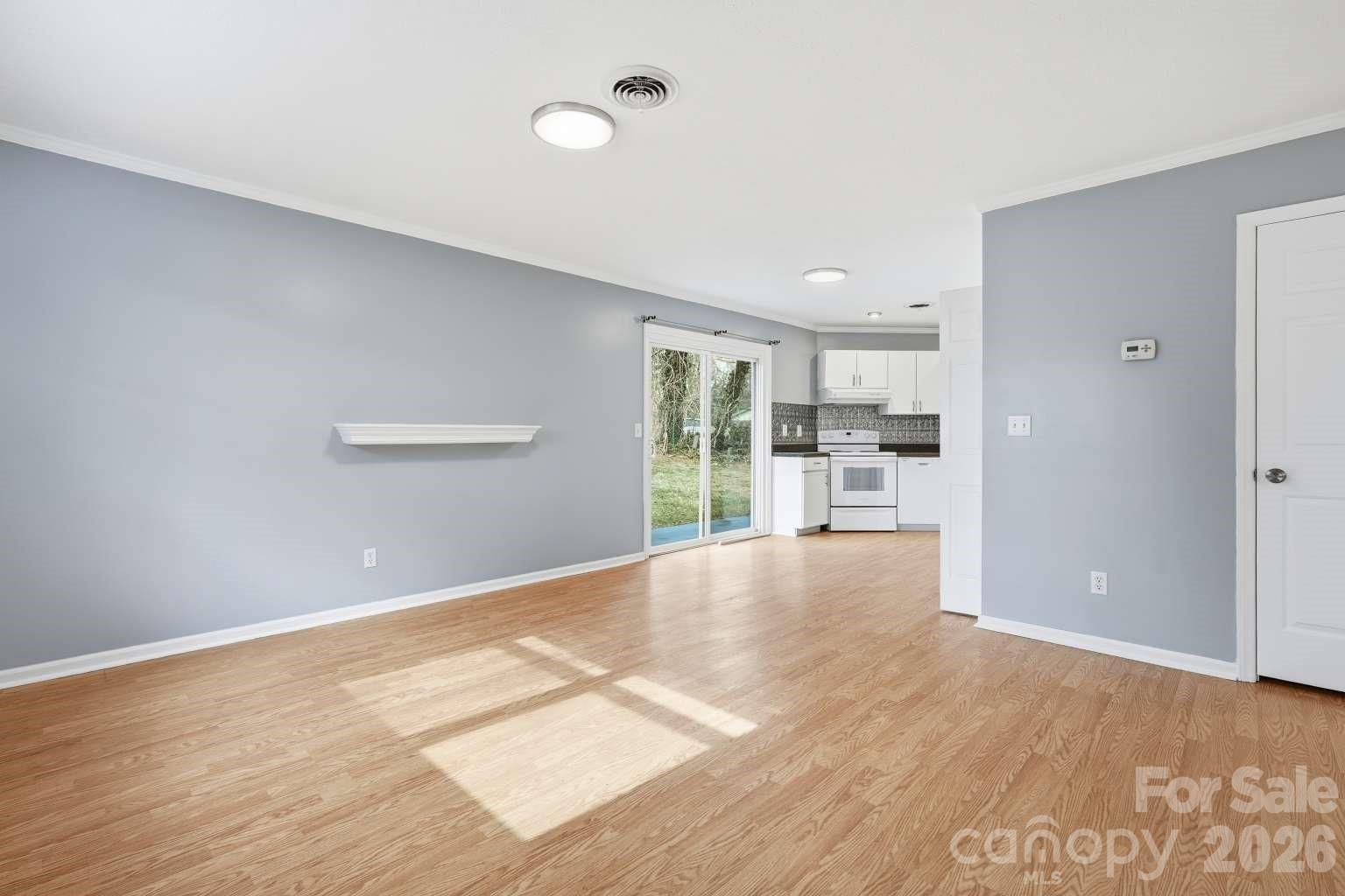 714 Farmington Circle — Hendersonville