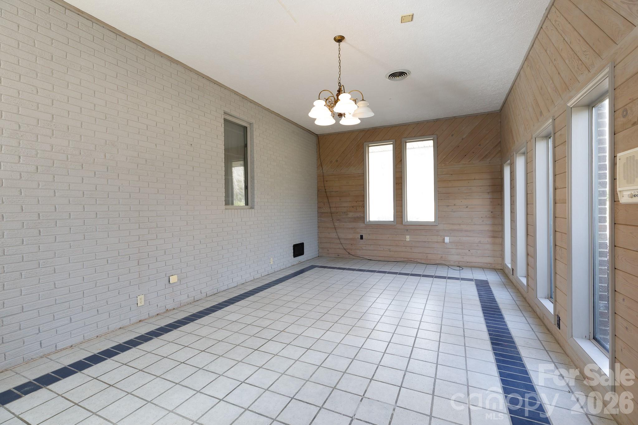 2025 Creekwood Drive — York