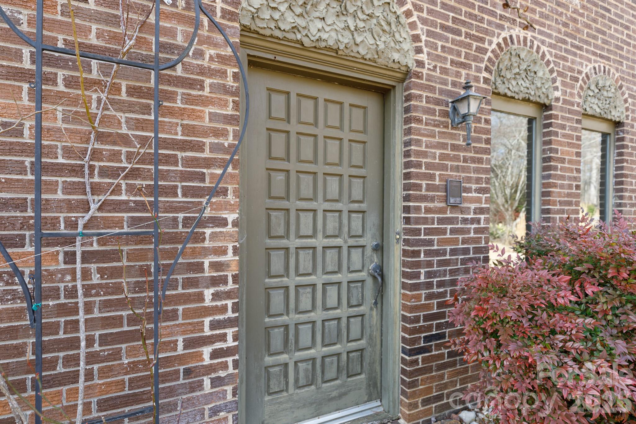 2025 Creekwood Drive — York