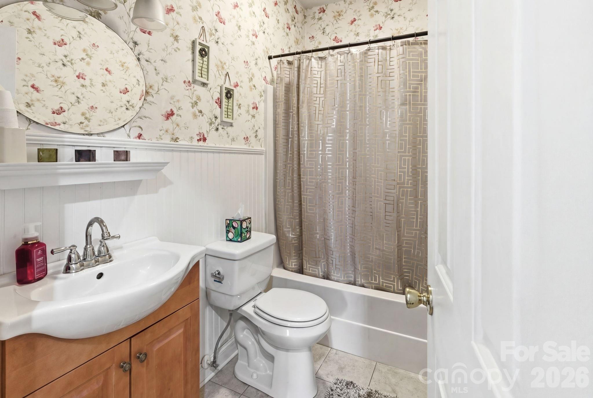 5227 Foley Drive — Hickory