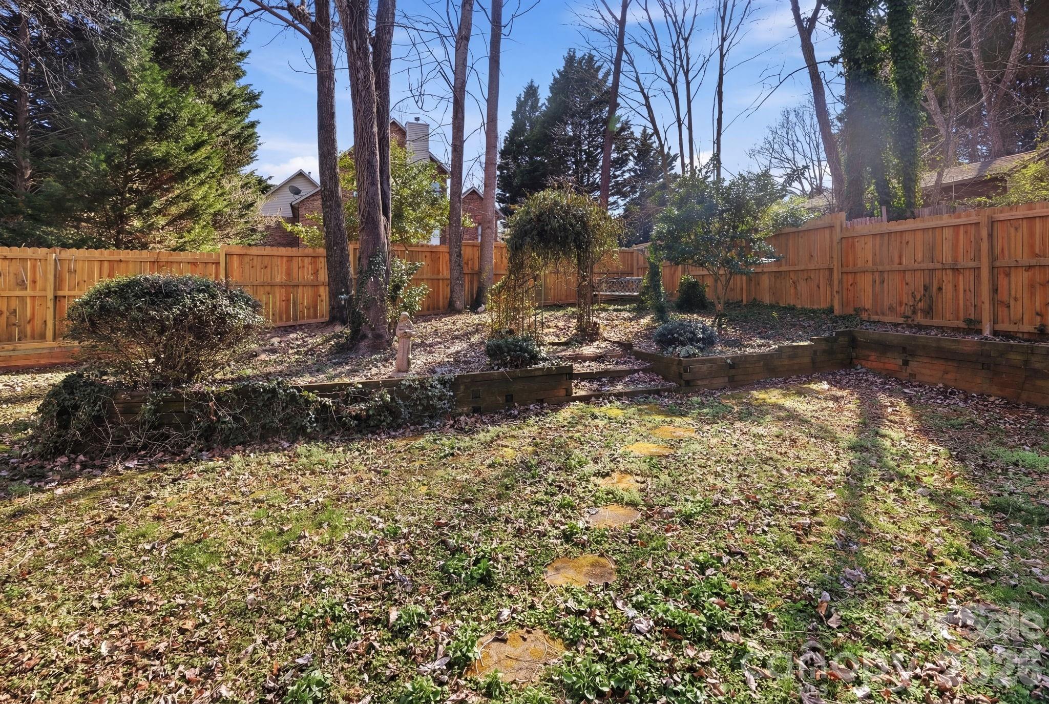 5227 Foley Drive — Hickory