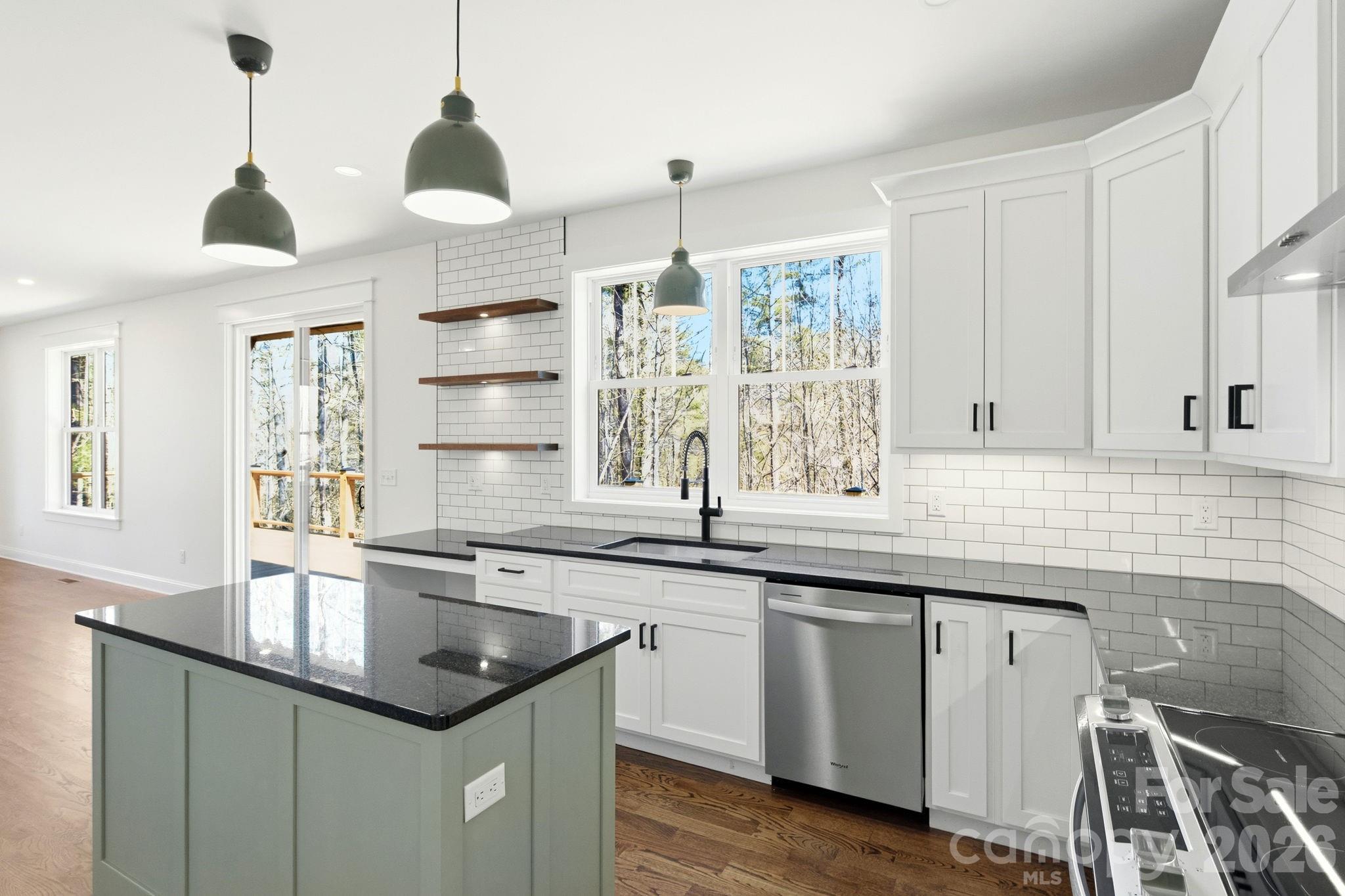 22 Deep Woods Road — Weaverville