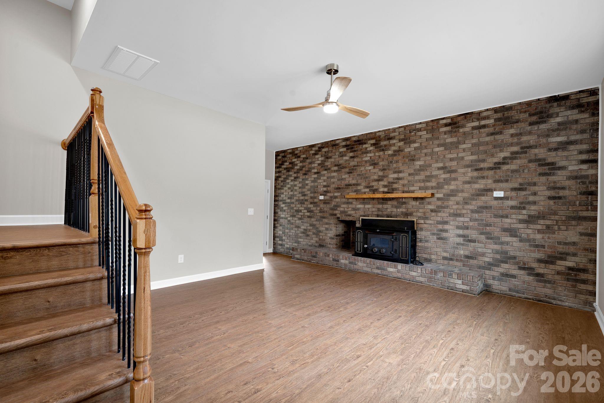 6125 Holland Drive #6 — Clover