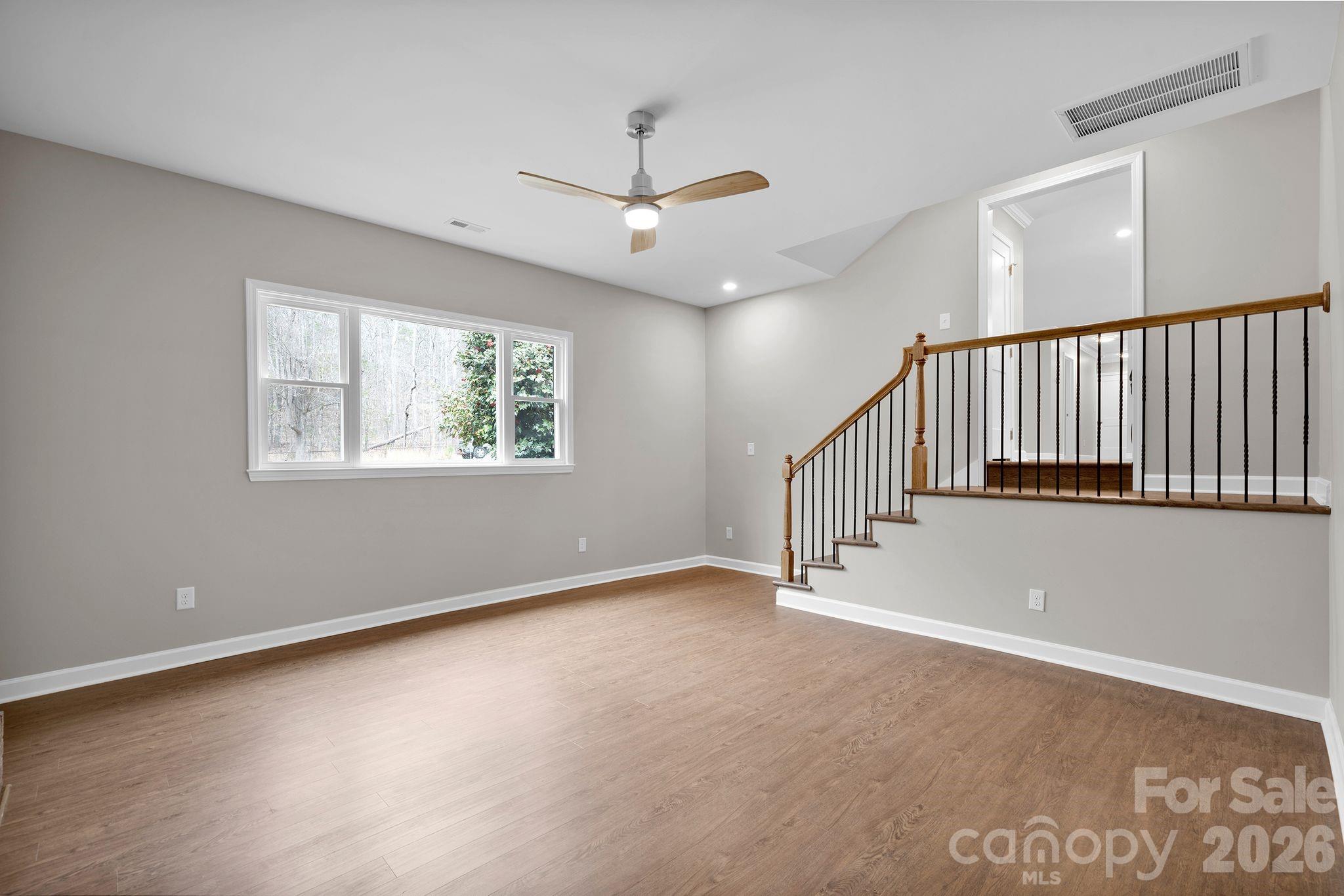 6125 Holland Drive #6 — Clover