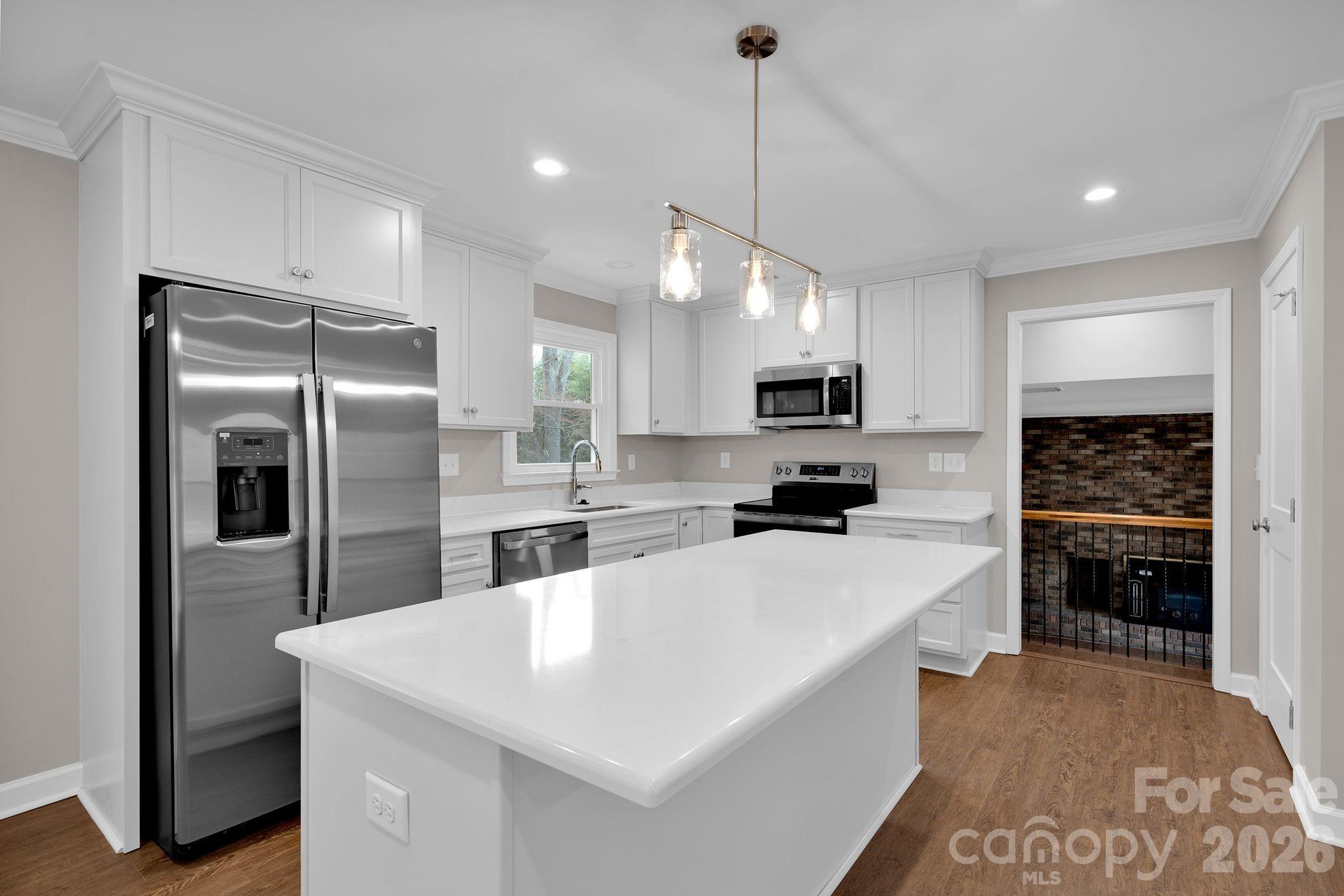 6125 Holland Drive #6 — Clover
