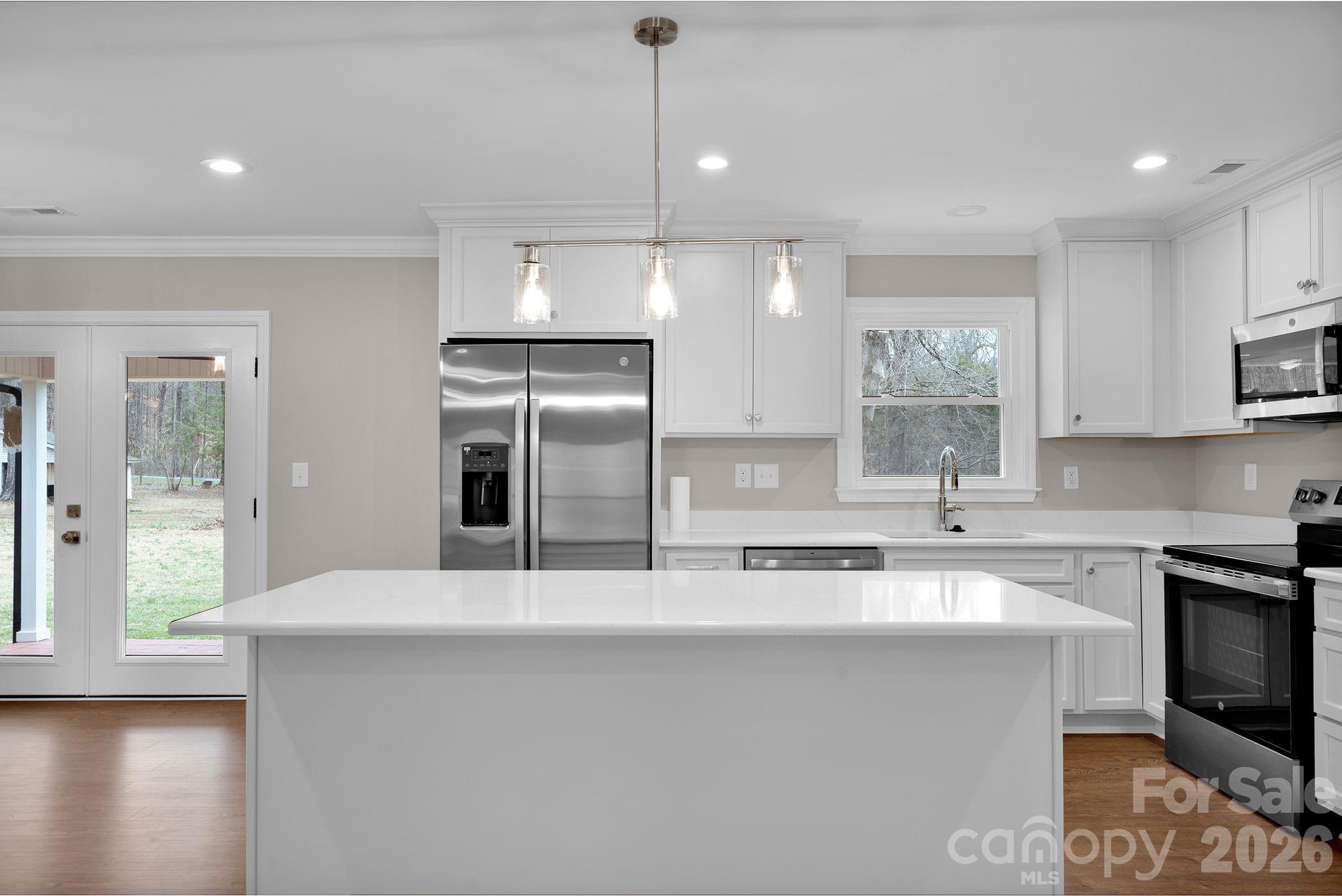 6125 Holland Drive #6 — Clover