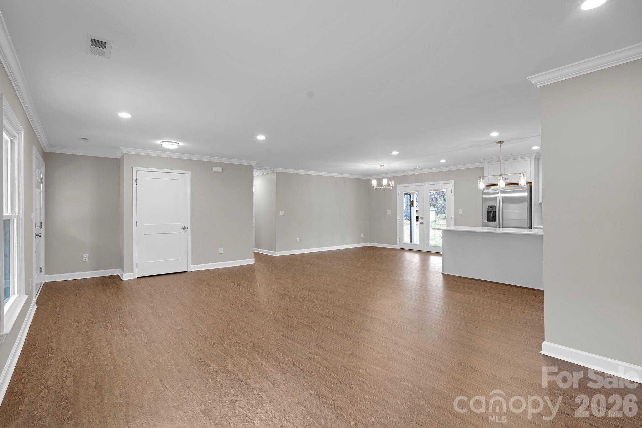 6125 Holland Drive #6 — Clover