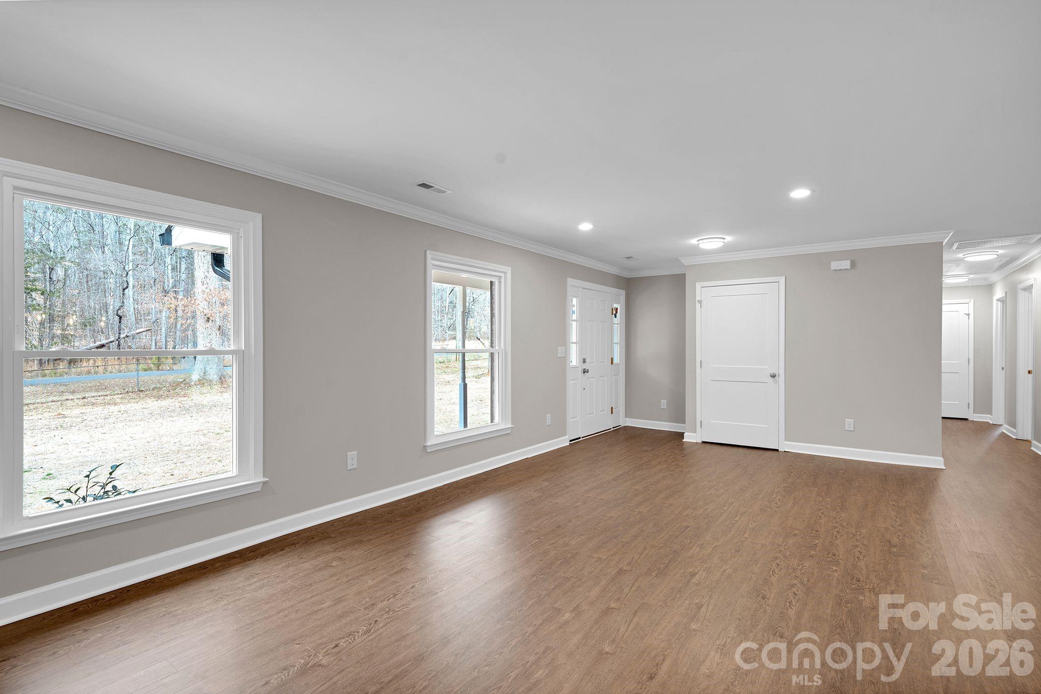 6125 Holland Drive #6 — Clover
