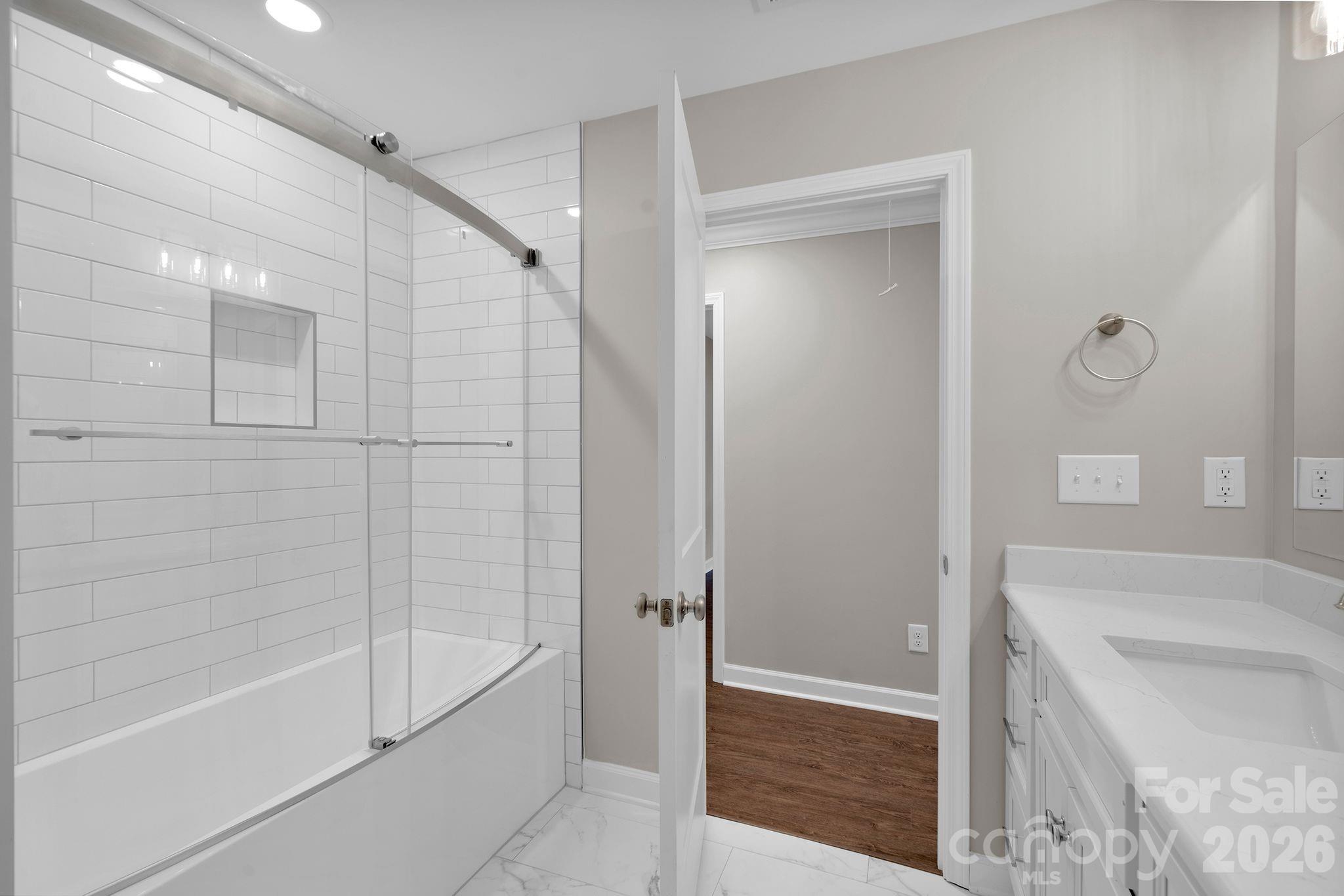 6125 Holland Drive #6 — Clover