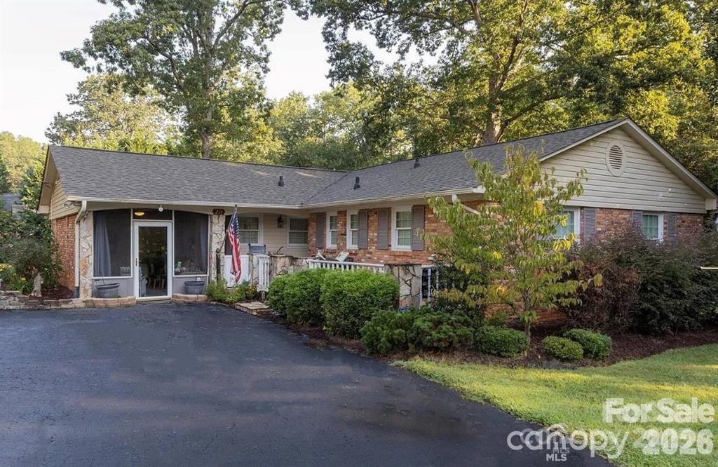 211 General Stonewall Jackson Drive — Stanley
