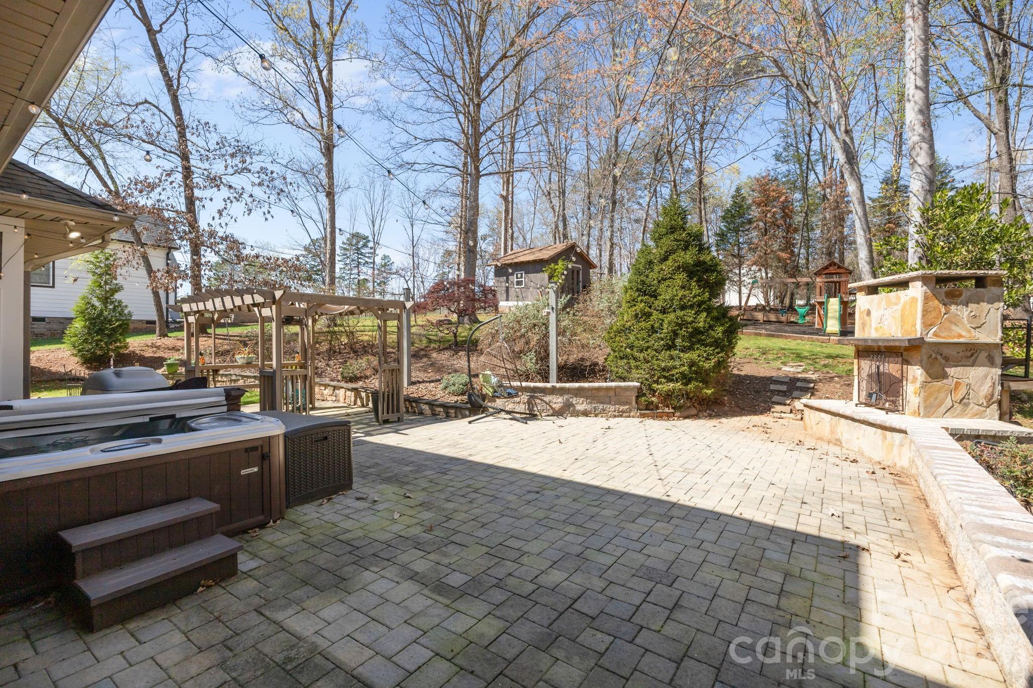 184 High Lake Drive — Statesville