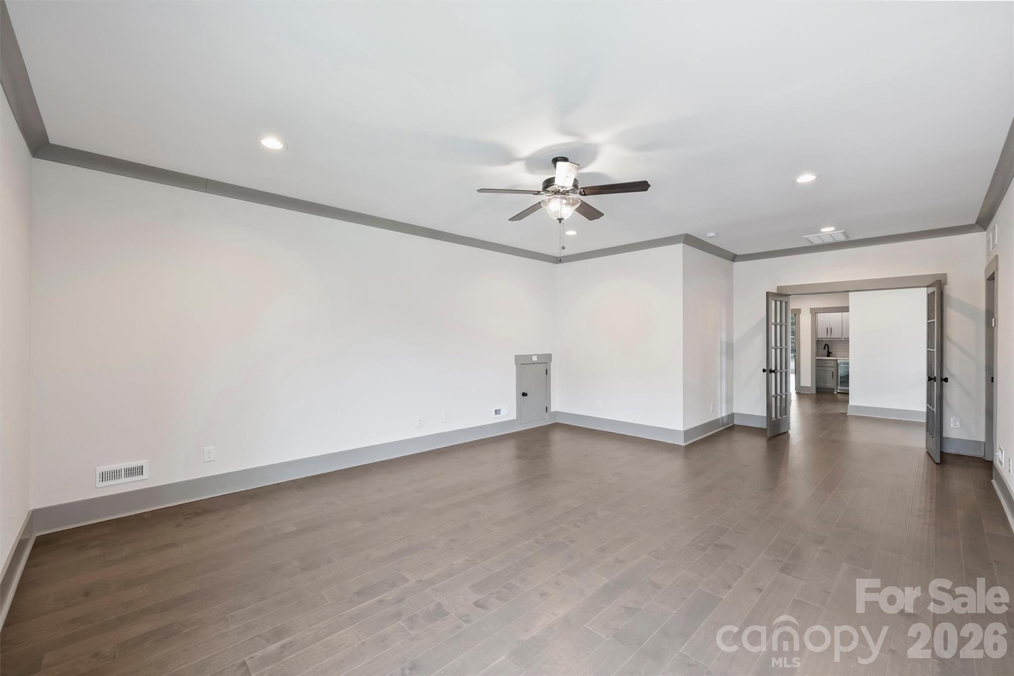 8159 Fairview Road — Charlotte