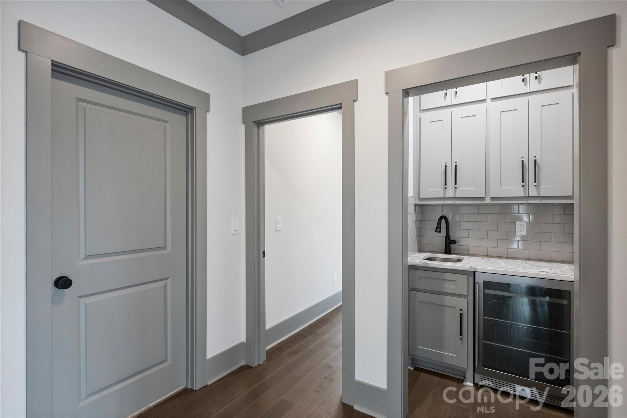 8159 Fairview Road — Charlotte