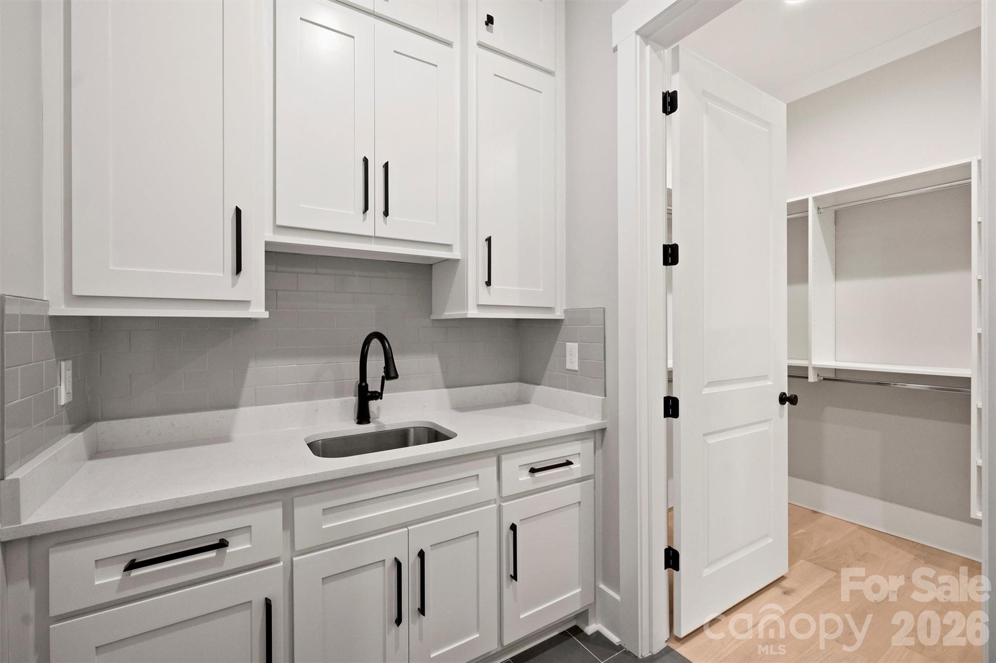 8163 Fairview Road — Charlotte
