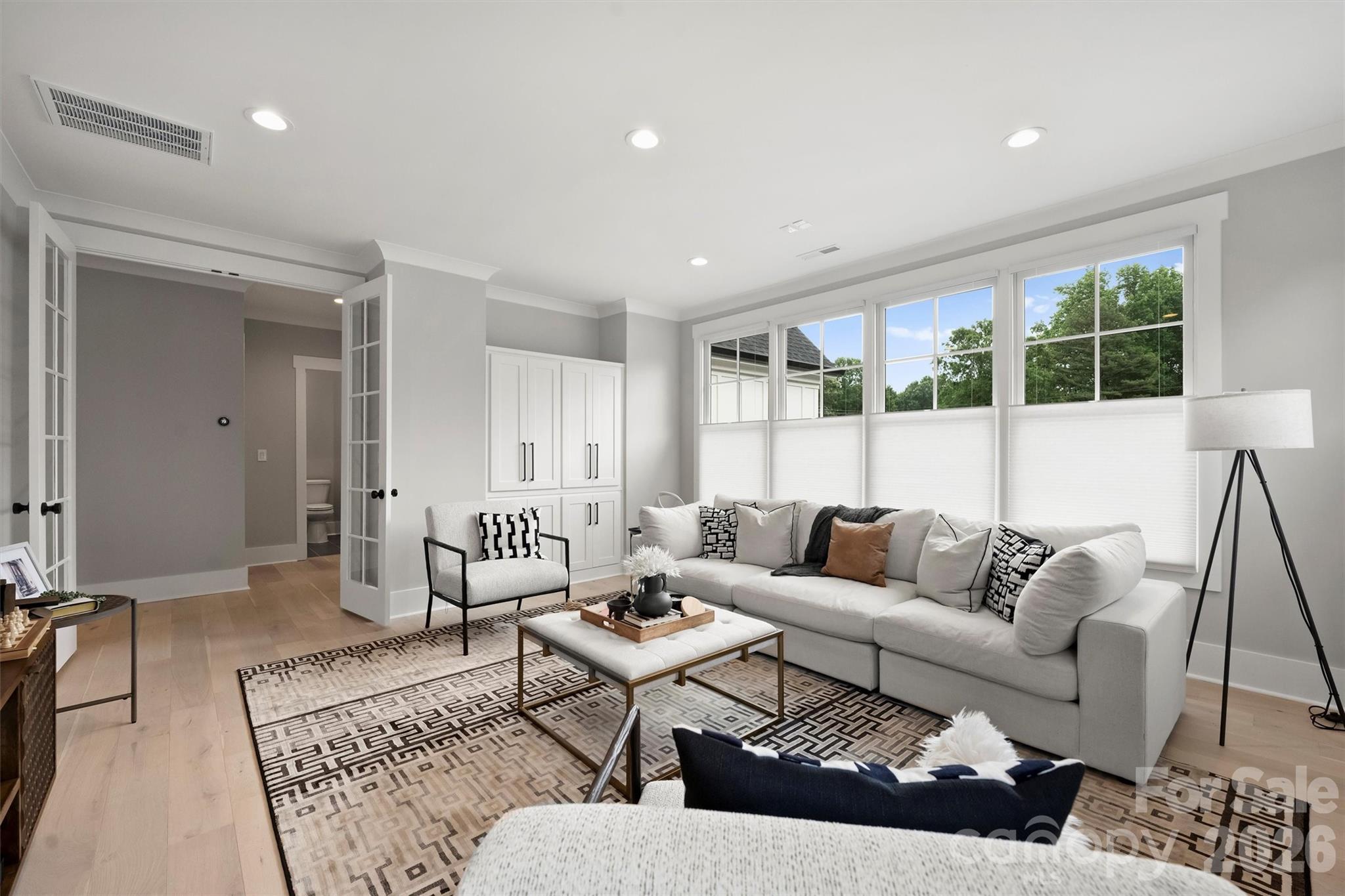 8163 Fairview Road — Charlotte