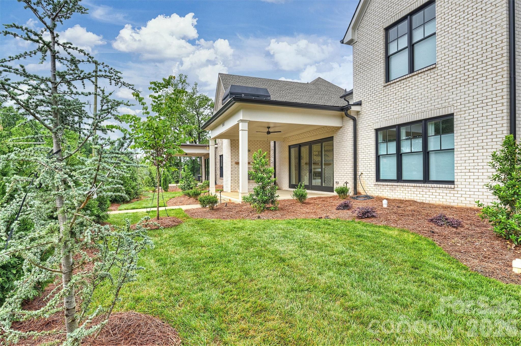 8163 Fairview Road — Charlotte